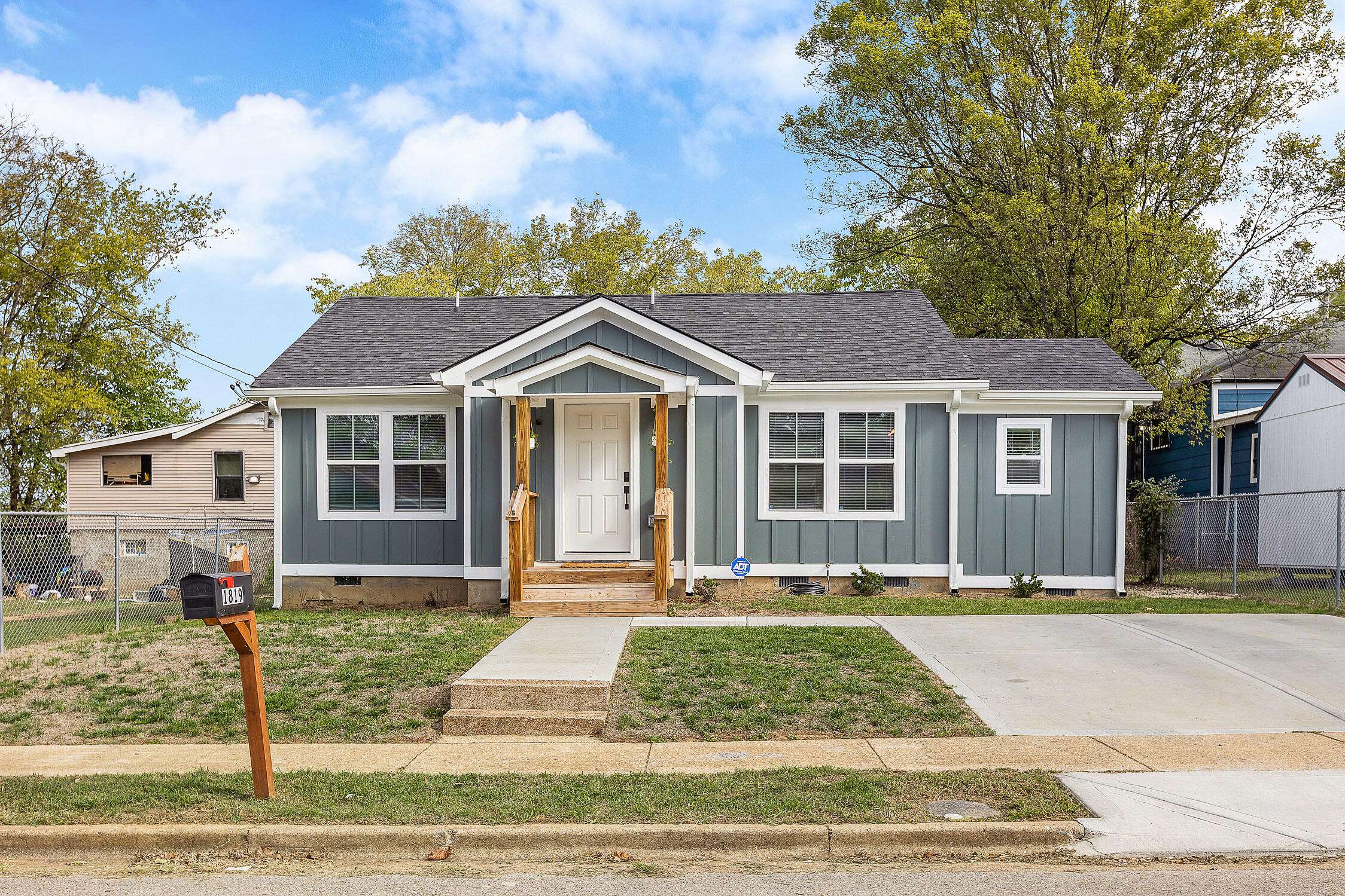 Chattanooga, TN 37407,1819 26th ST