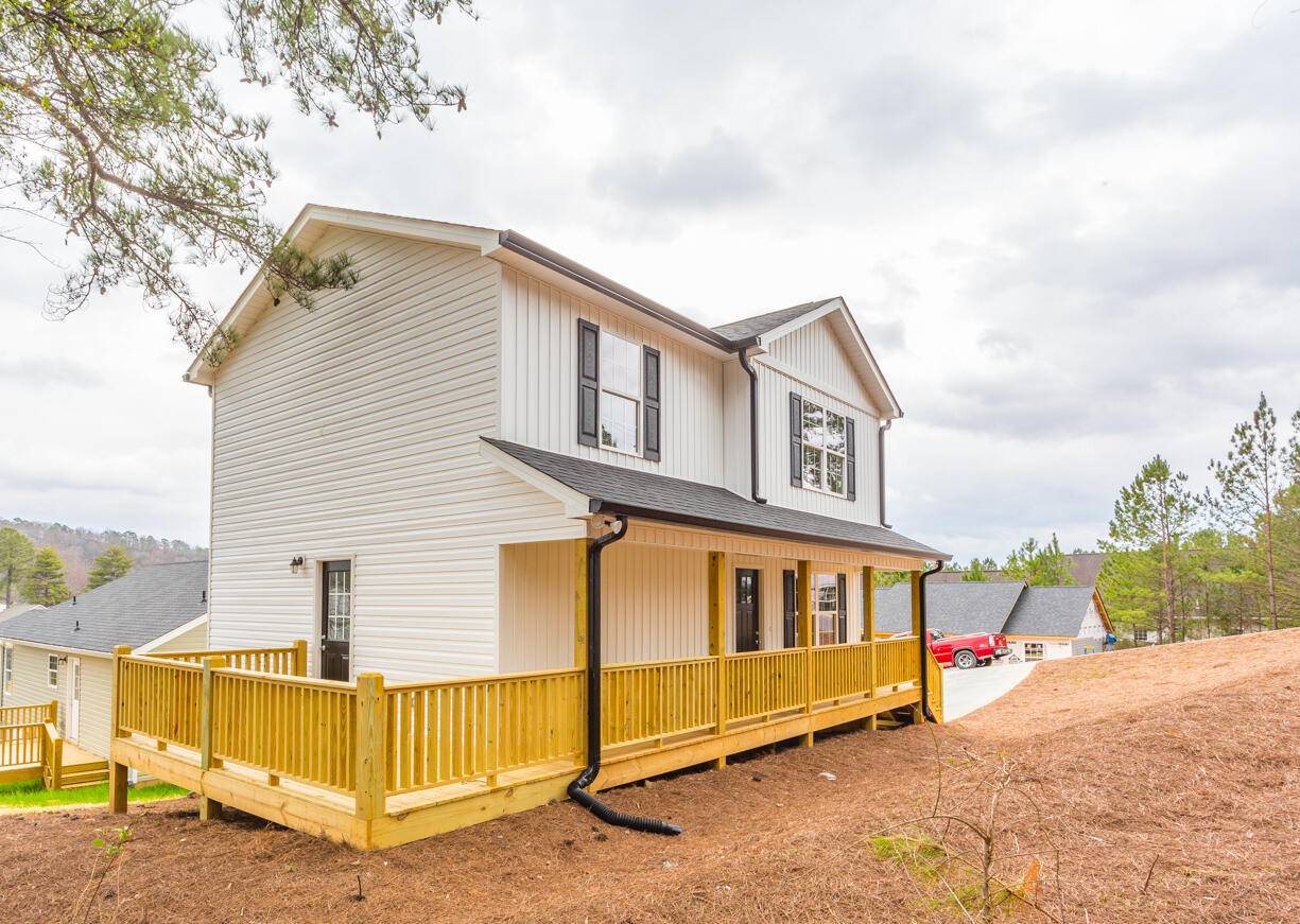 Dalton, GA 30720,111 Roslyn CT