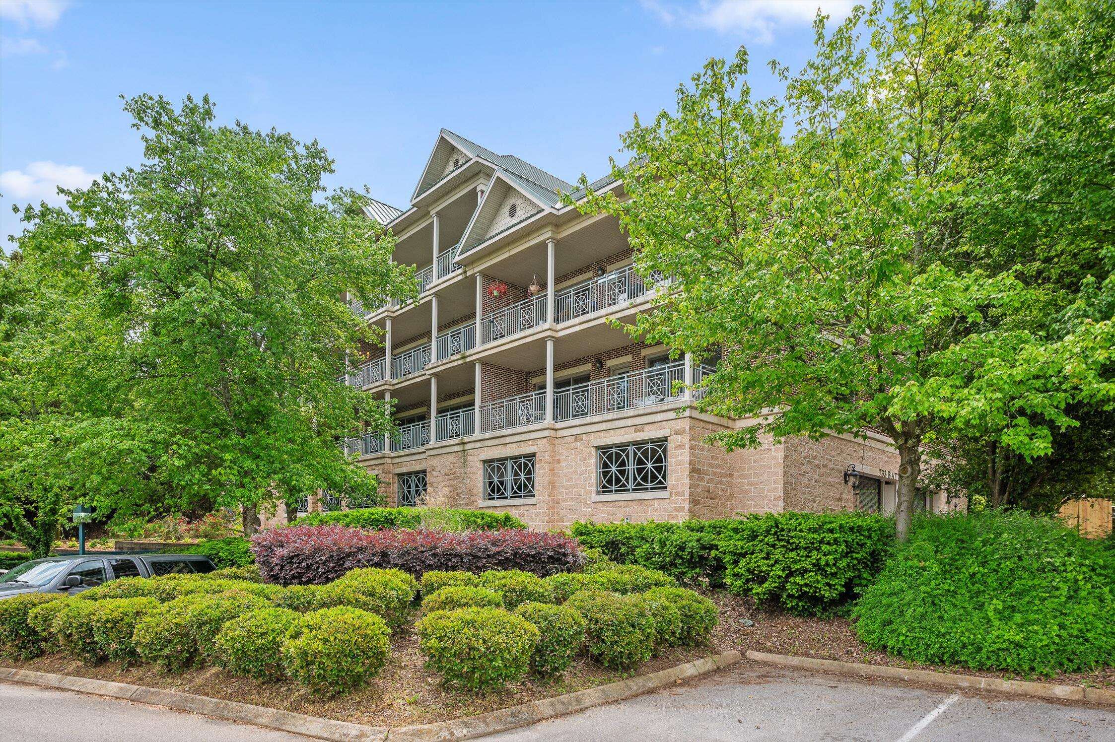 Chattanooga, TN 37403,733 Battery PL
