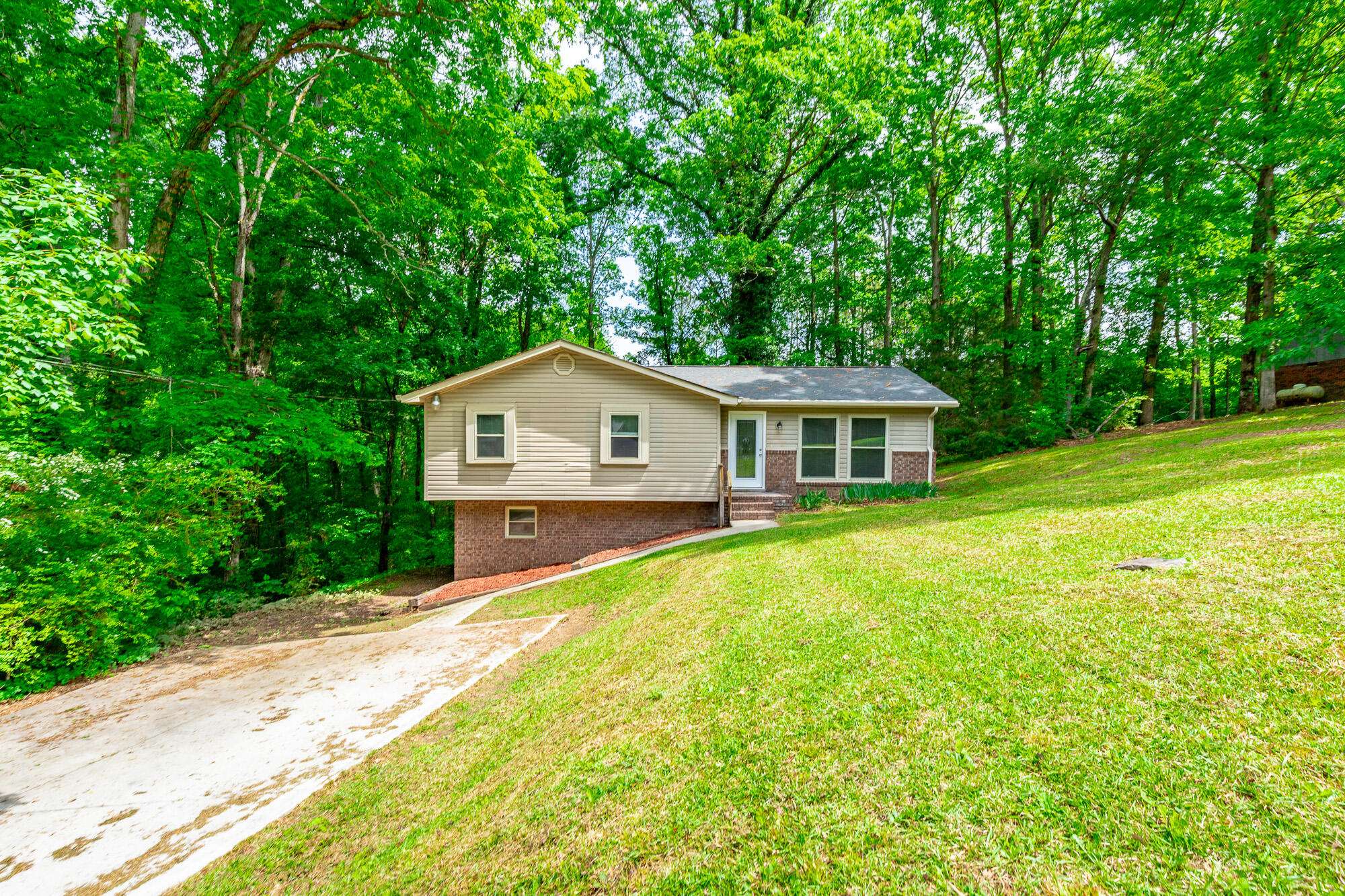 Tunnel Hill, GA 30755,616 Pine Oaks DR