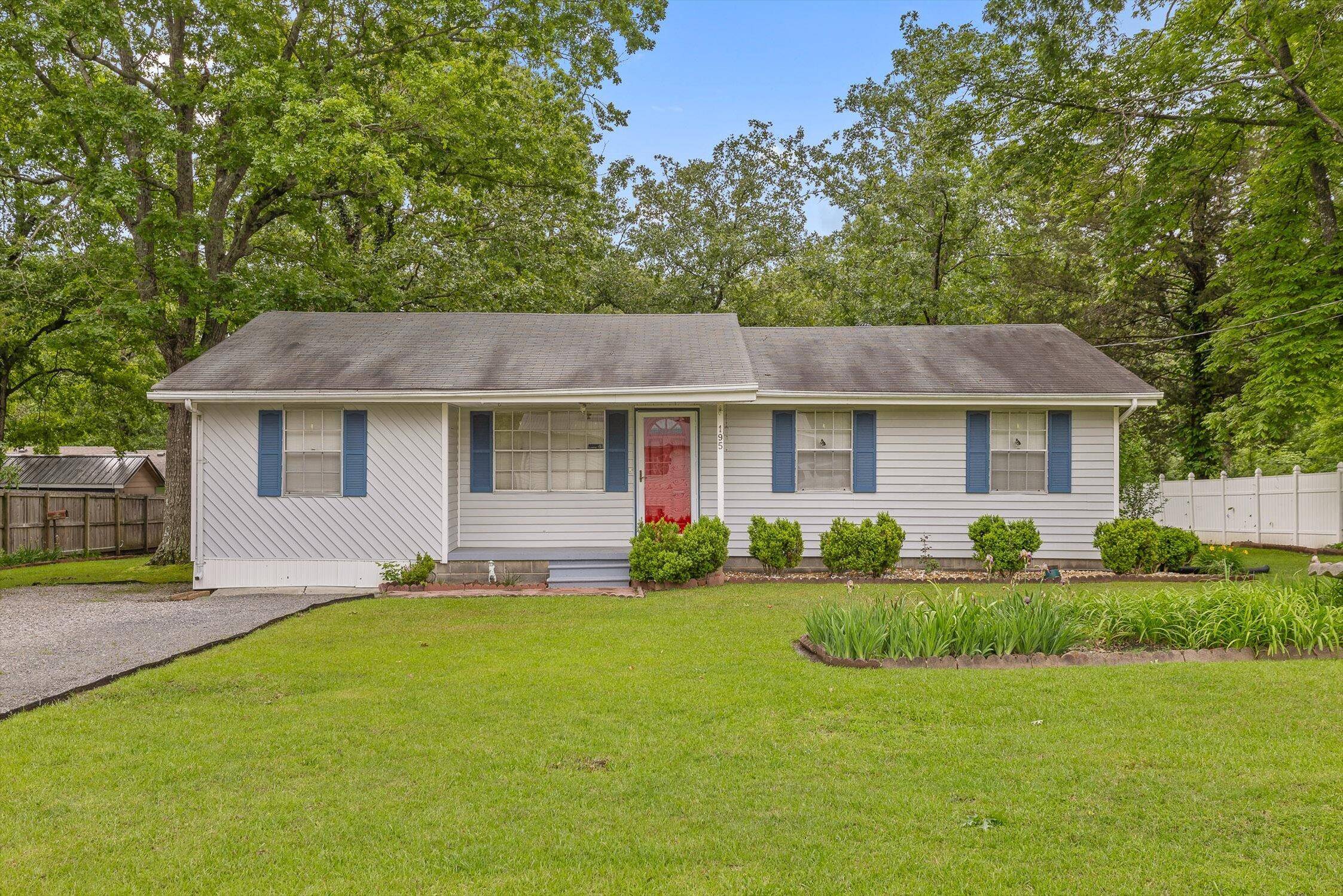 Trenton, GA 30752,195 Poplar AVE