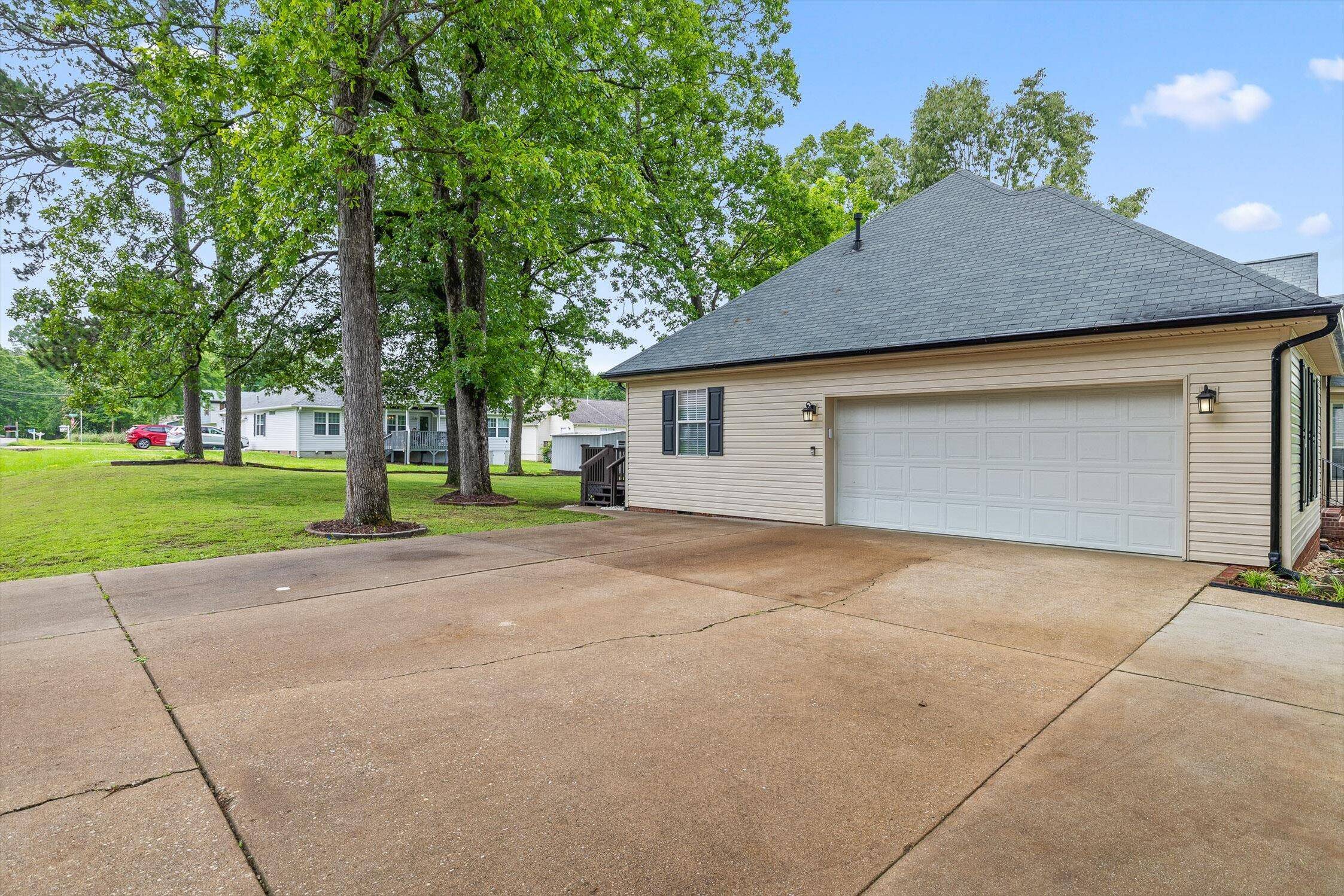 Hixson, TN 37343,8225 Lakeside CIR