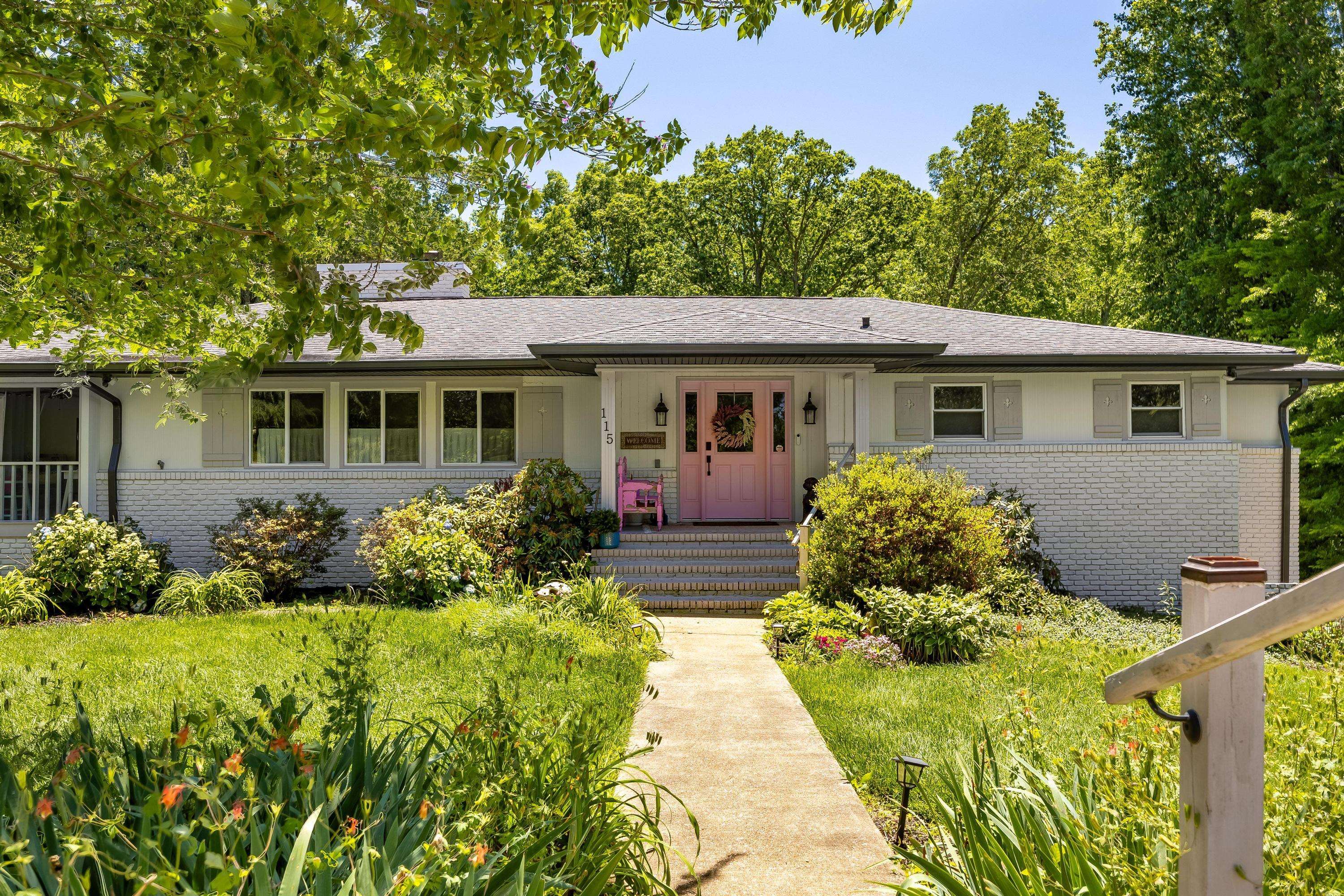 Signal Mountain, TN 37377,115 Golf DR