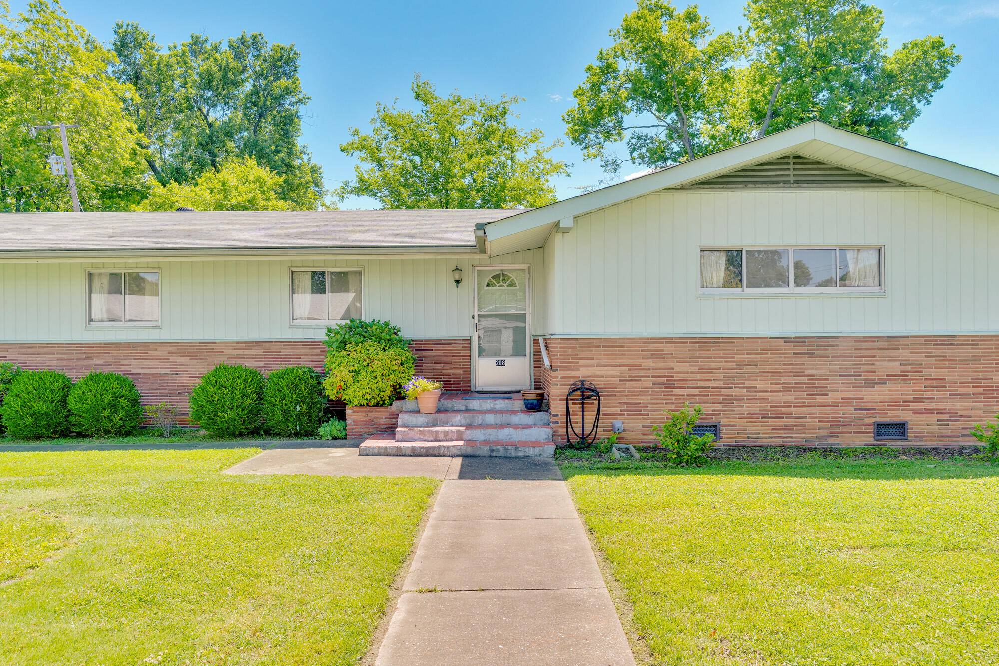Chattanooga, TN 37411,208 Barbara LN