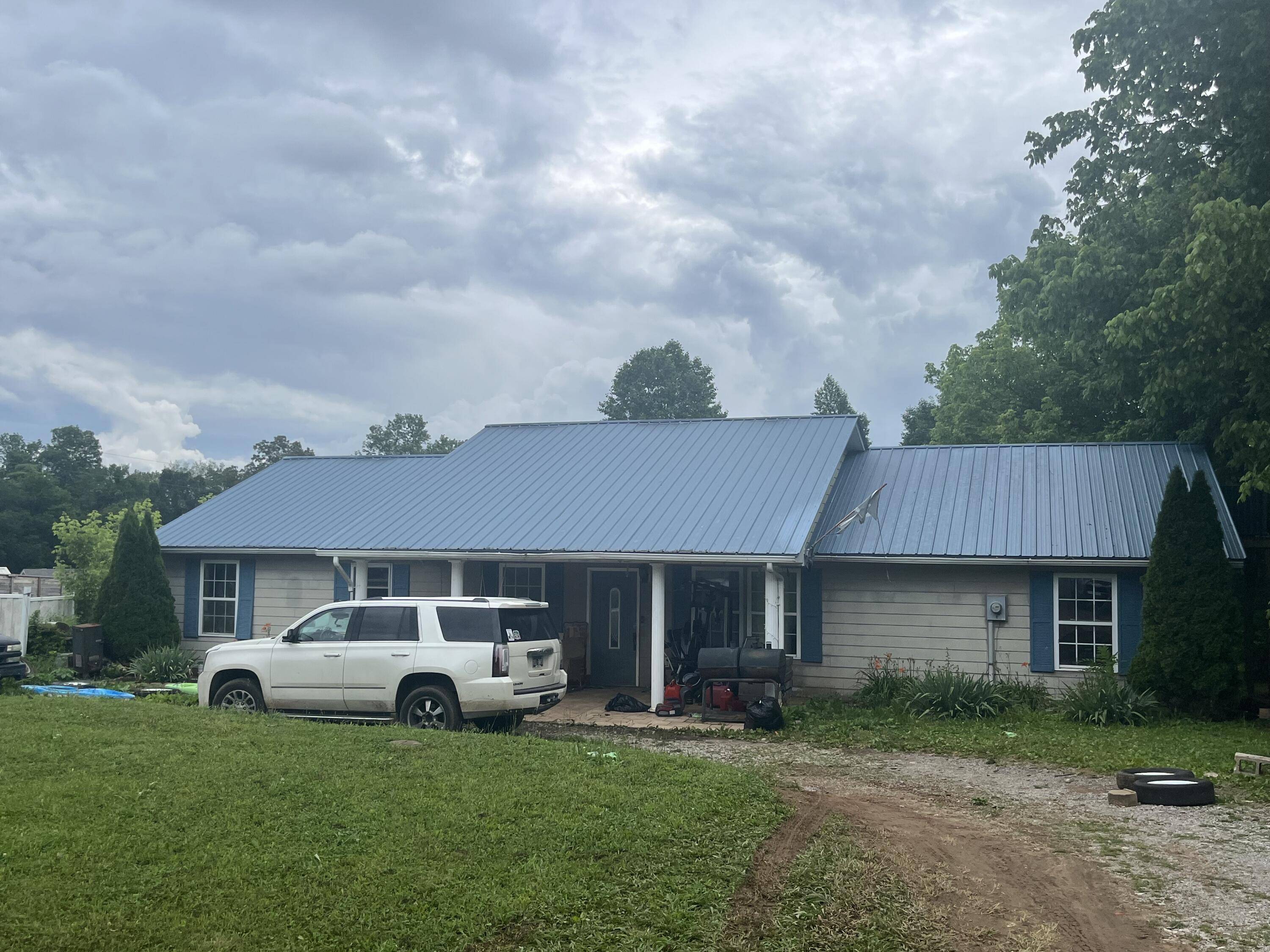 Pikeville, TN 37367,202 Foothills RD