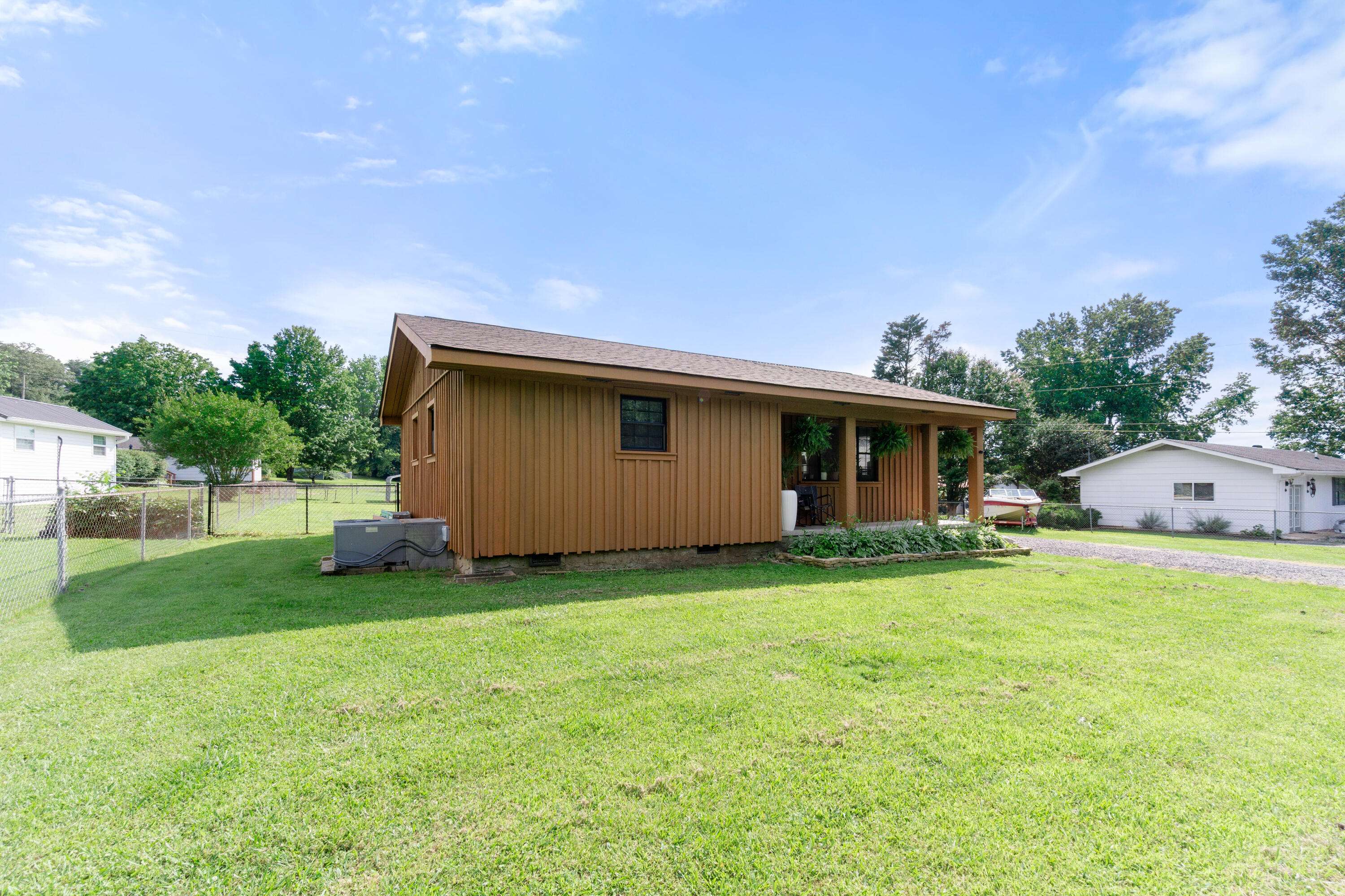 Whitwell, TN 37397,156 Red LN