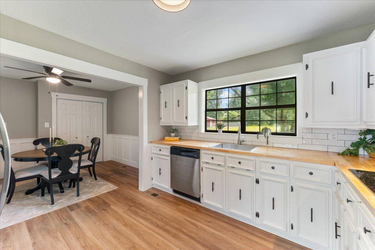 Rossville, GA 30741,374 Linda LN