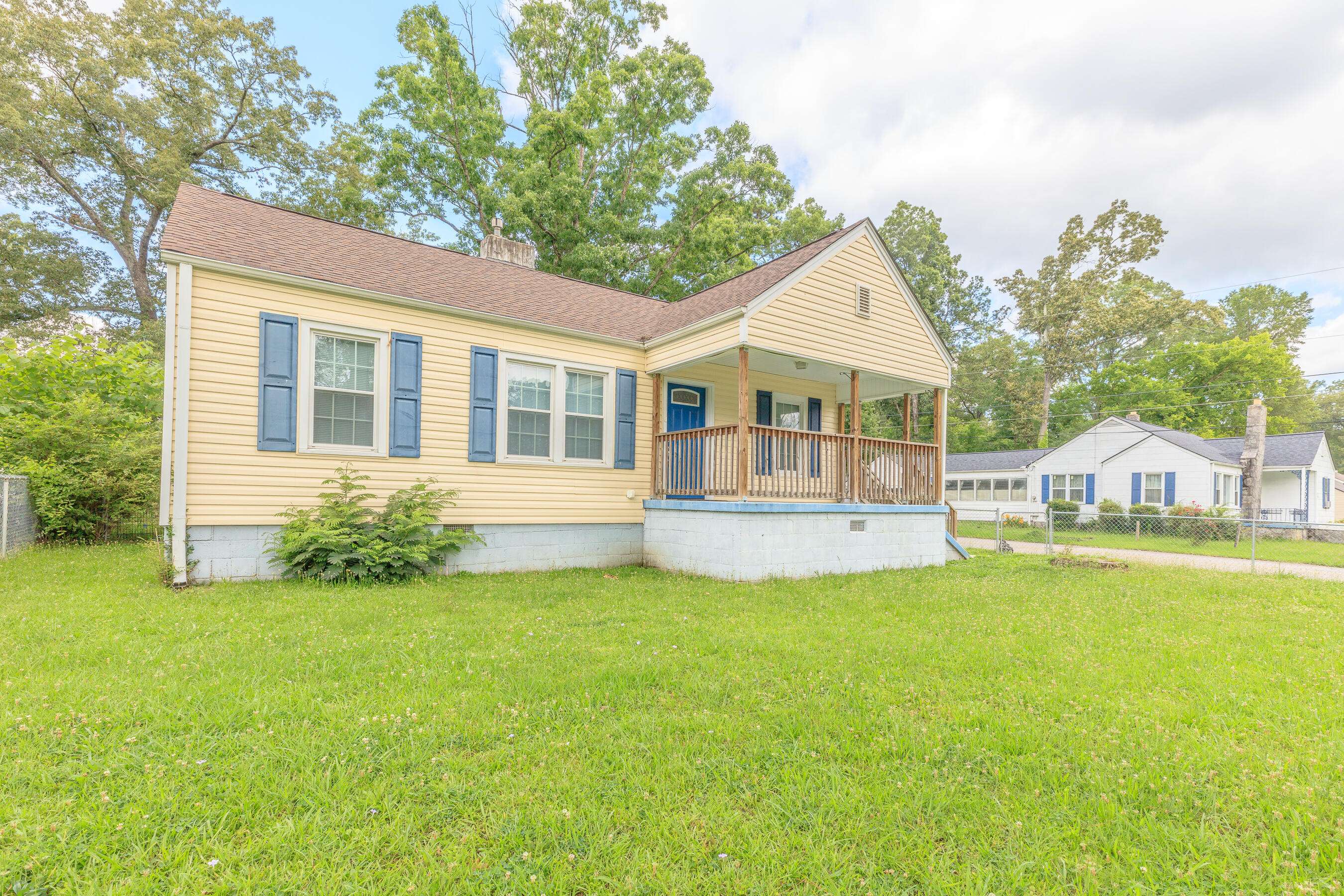 Chattanooga, TN 37411,129 Moore RD