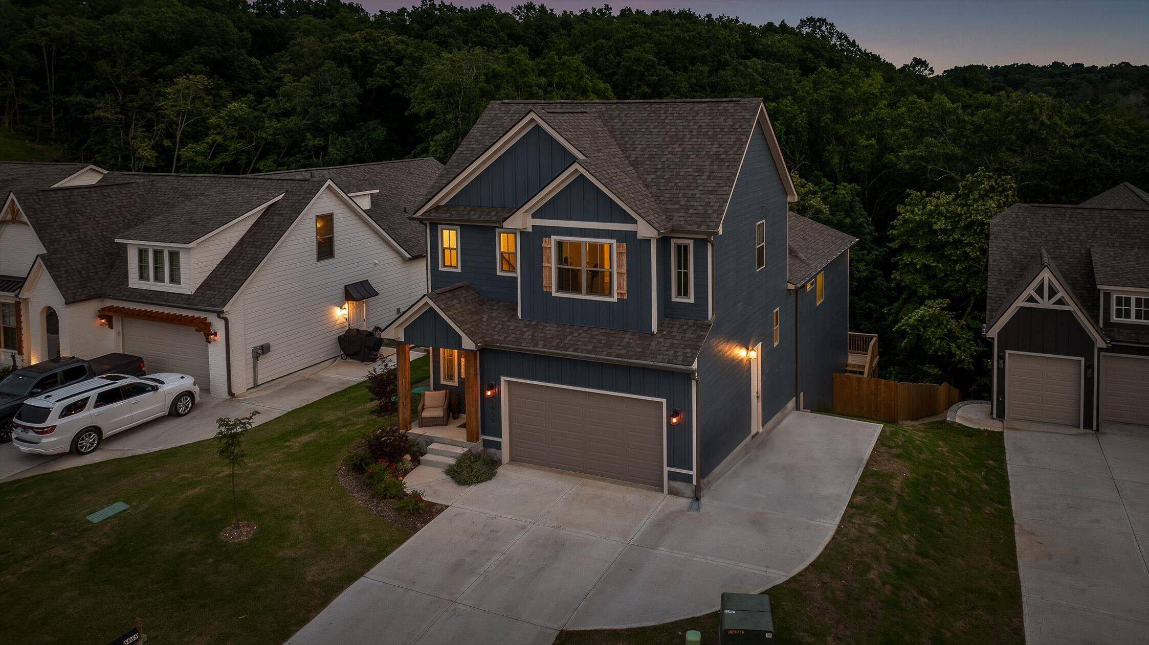 Ooltewah, TN 37363,6969 Mercedes LN