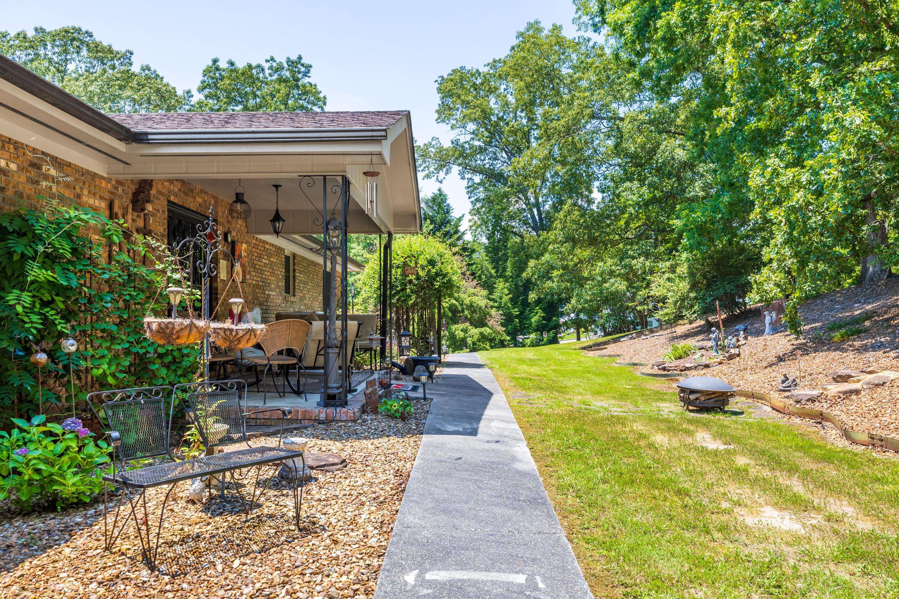 Soddy Daisy, TN 37379,1117 Lee PIKE
