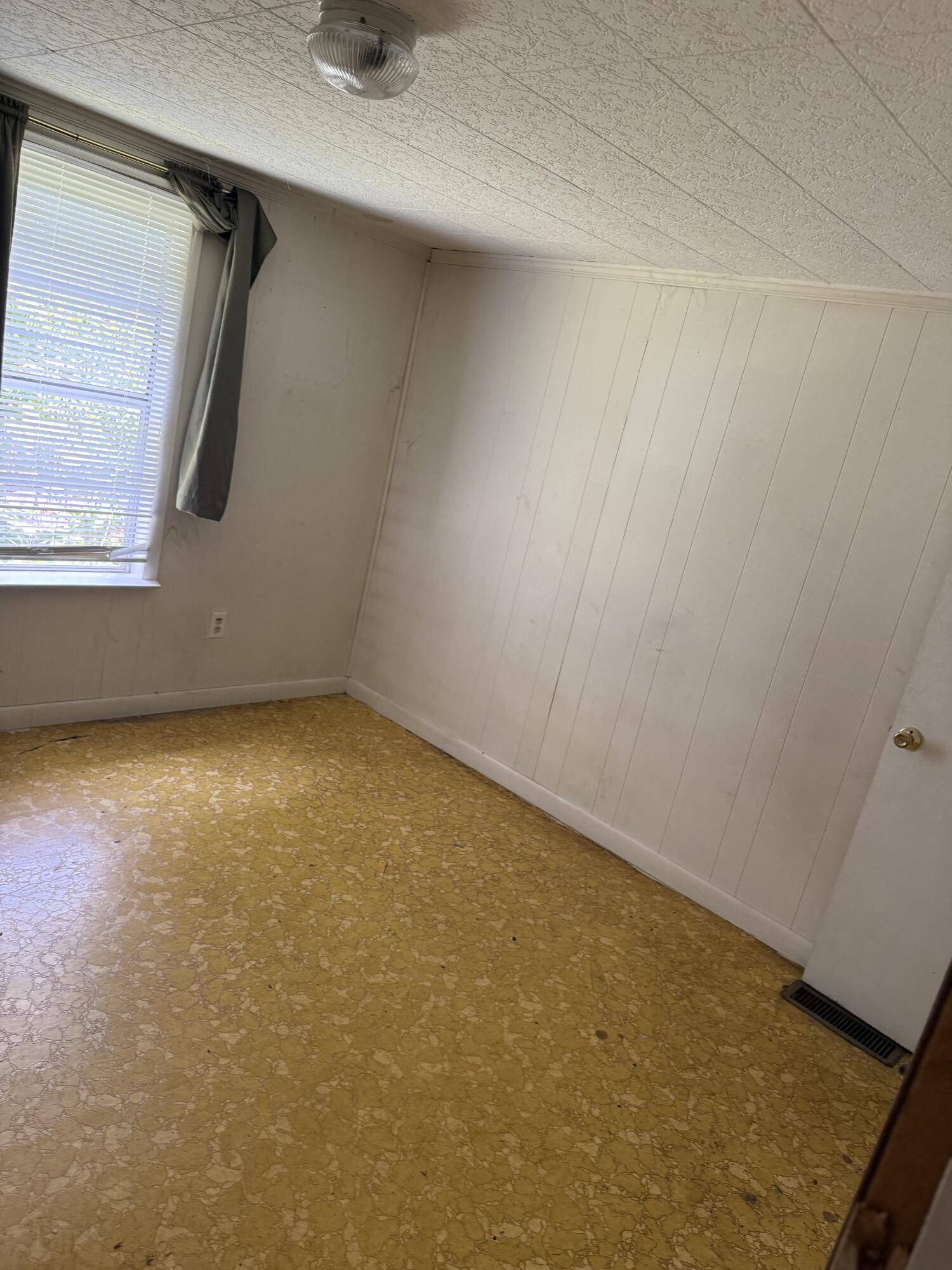 South Pittsburg, TN 37380,1007 3rd ST