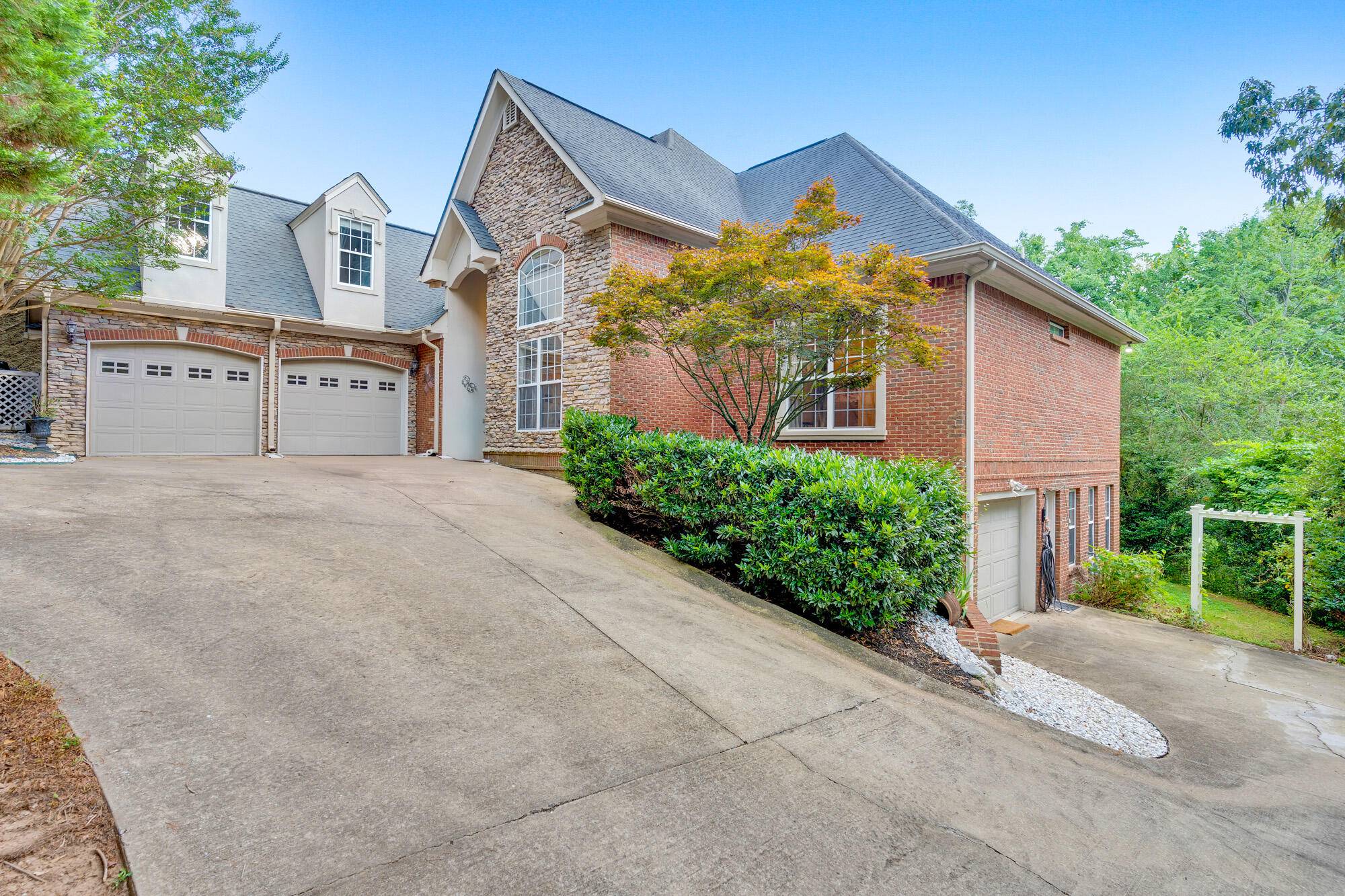 Chattanooga, TN 37421,3114 Forest Shadows DR