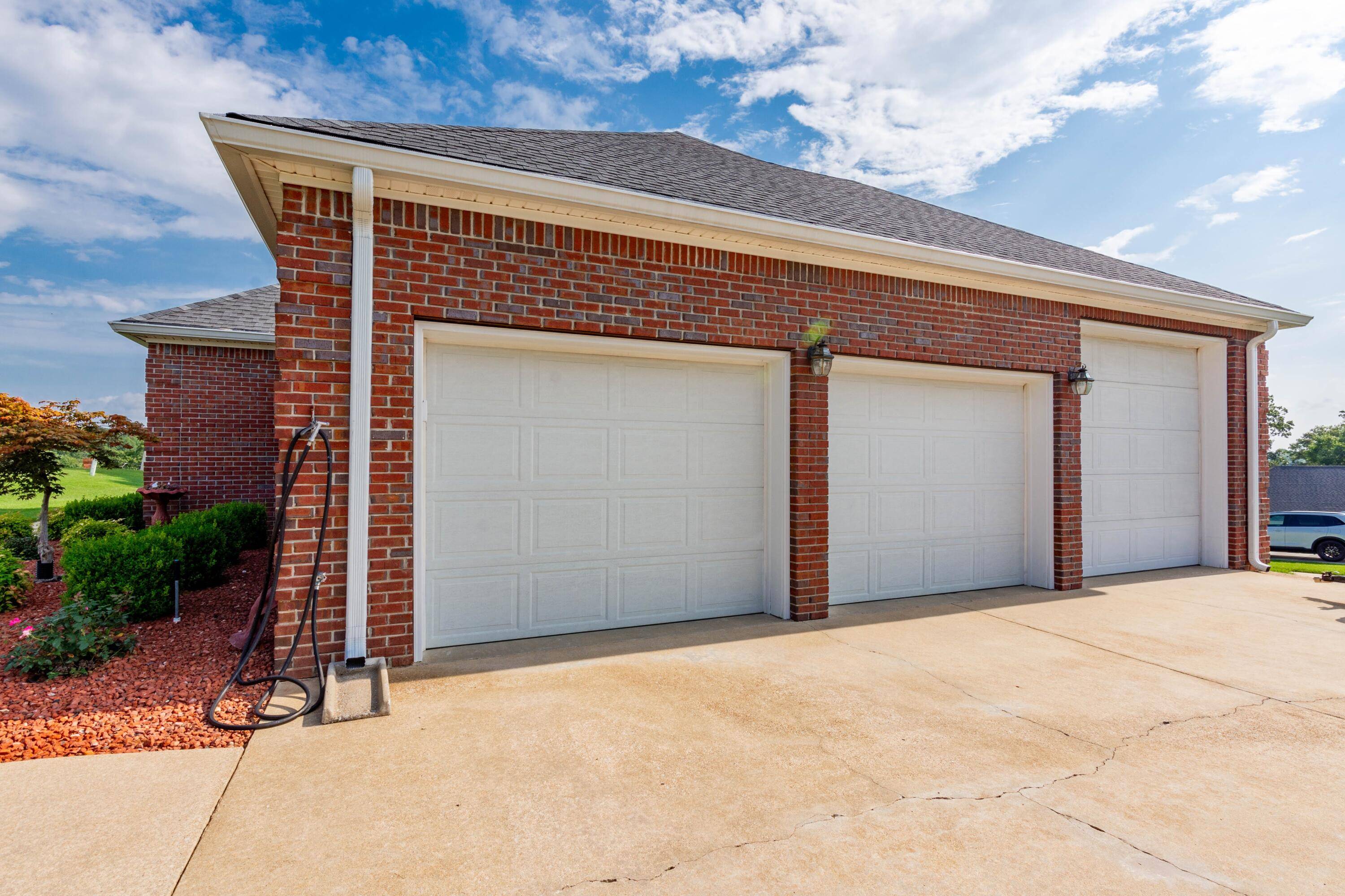 Soddy Daisy, TN 37379,9802 Shoreline Heights DR