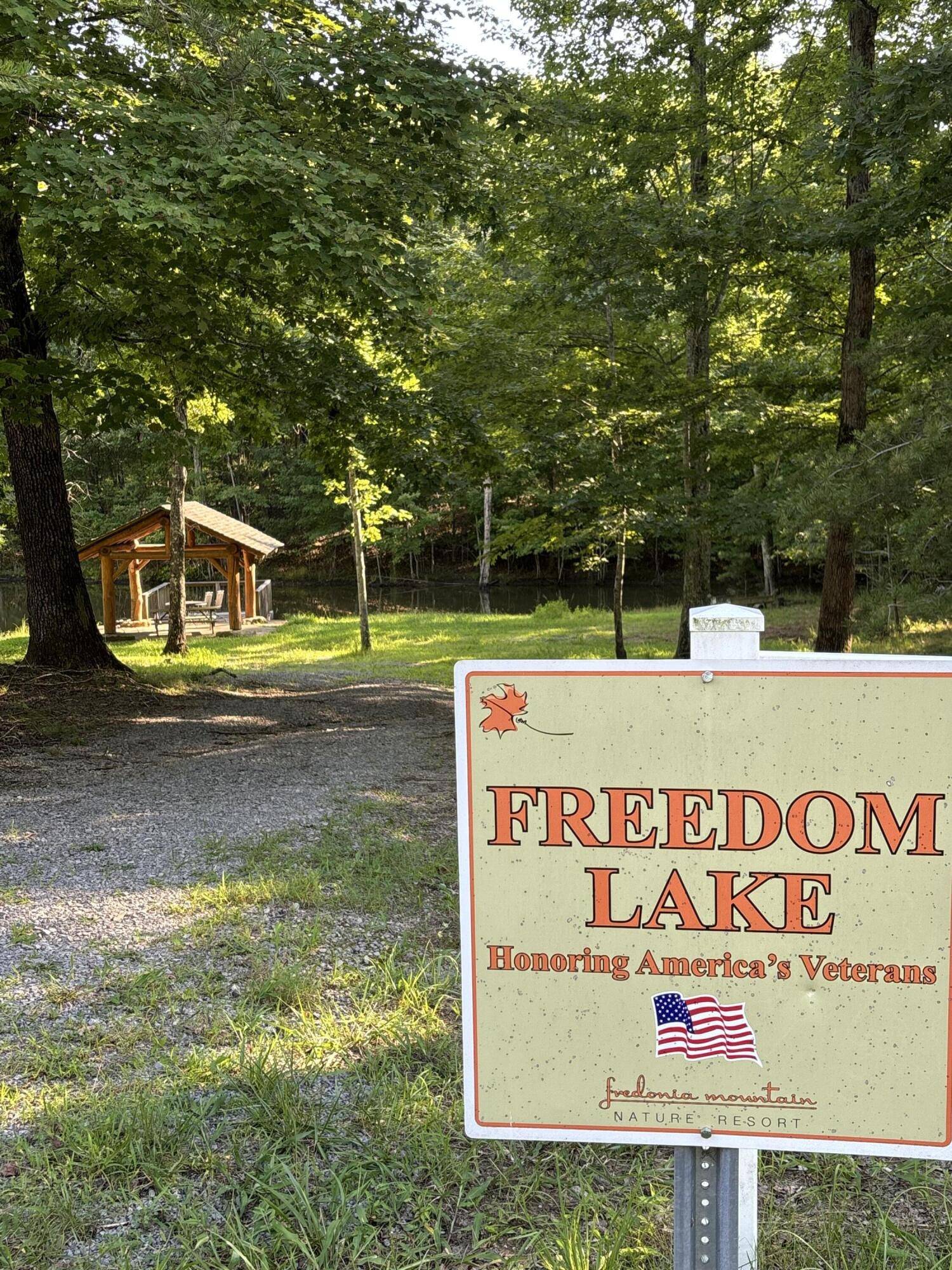 Dunlap, TN 37327,400 Tree House TRL