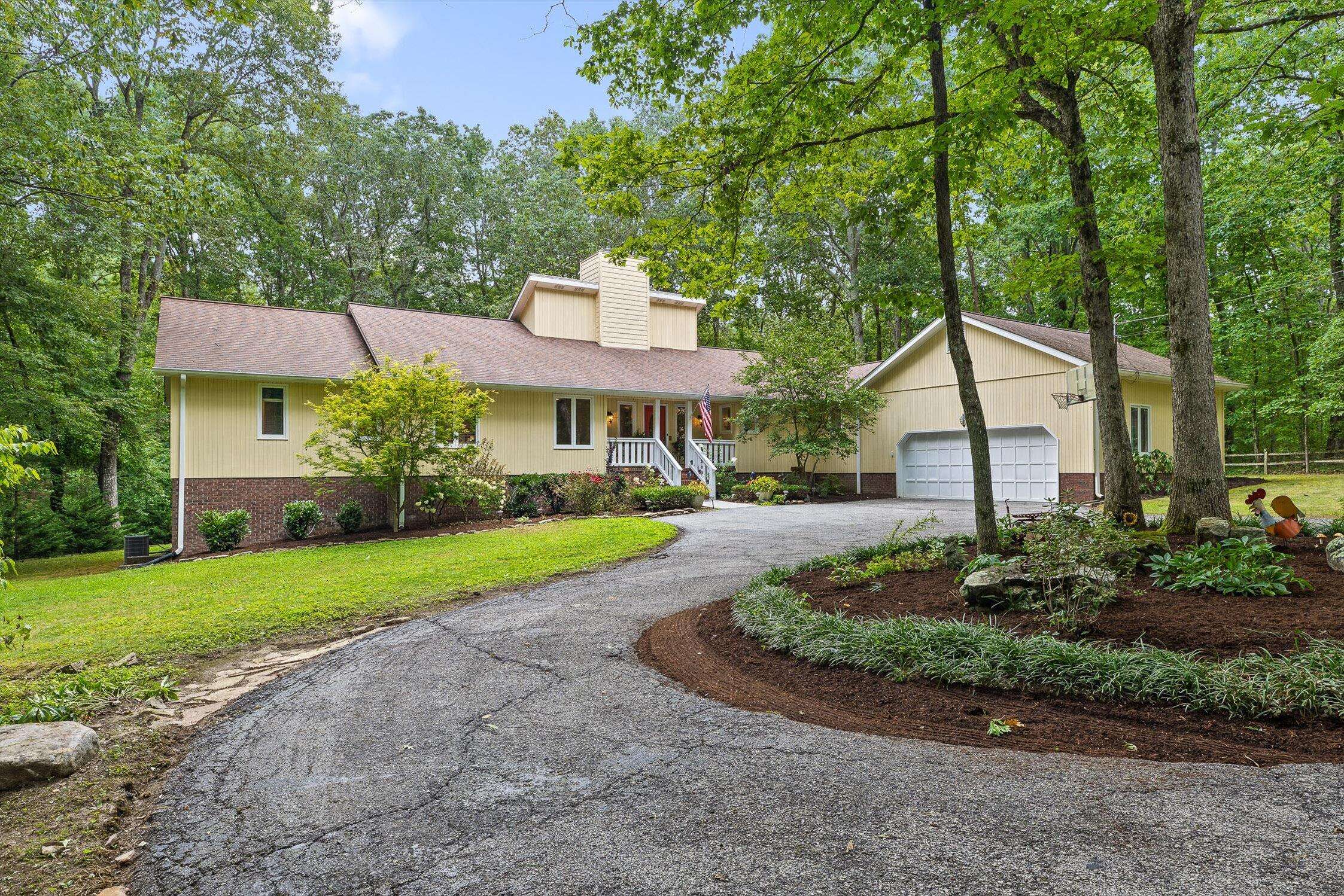 Signal Mountain, TN 37377,1211 Rocky Dell LN