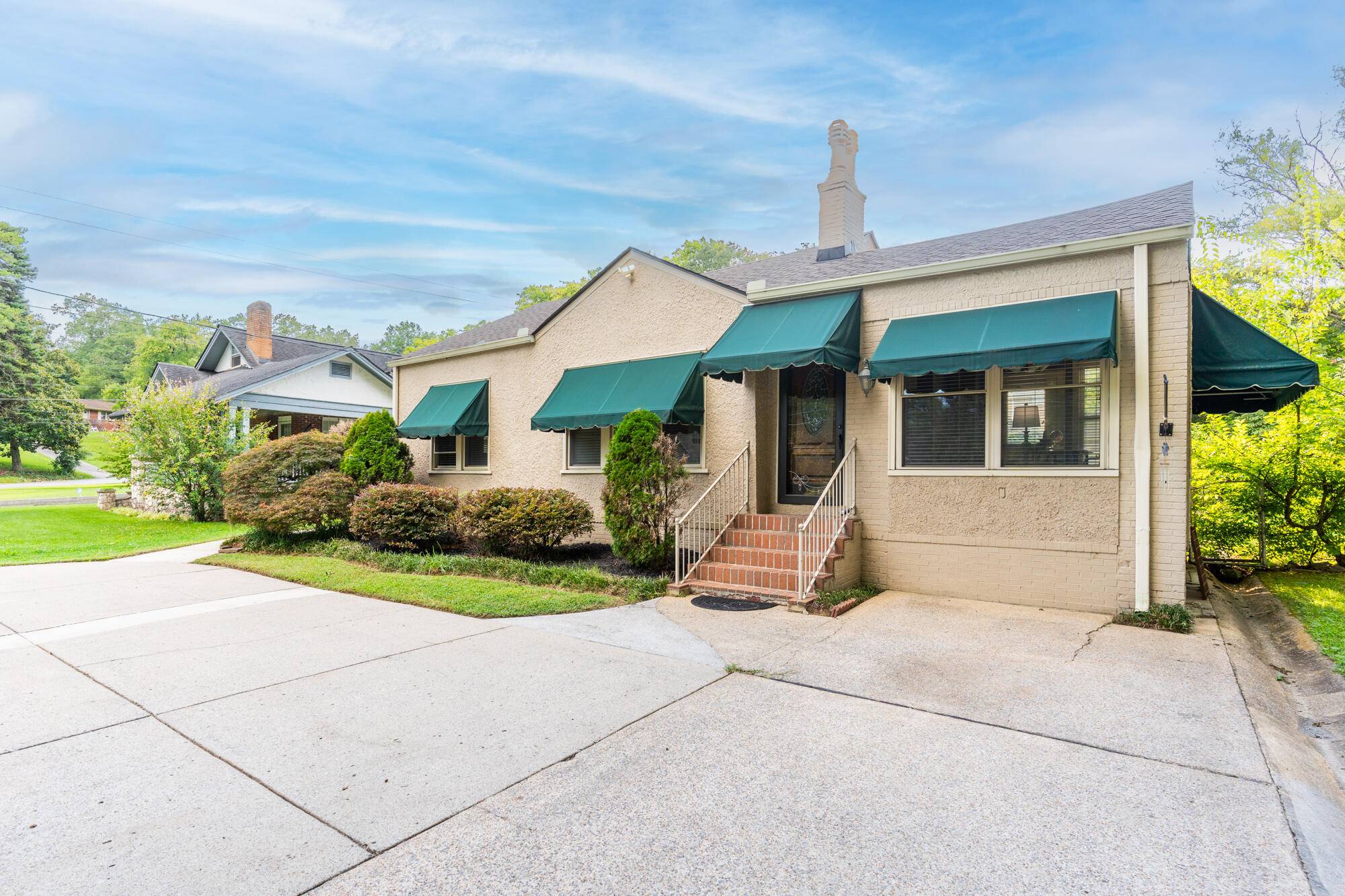 Chattanooga, TN 37412,703 Belvoir AVE