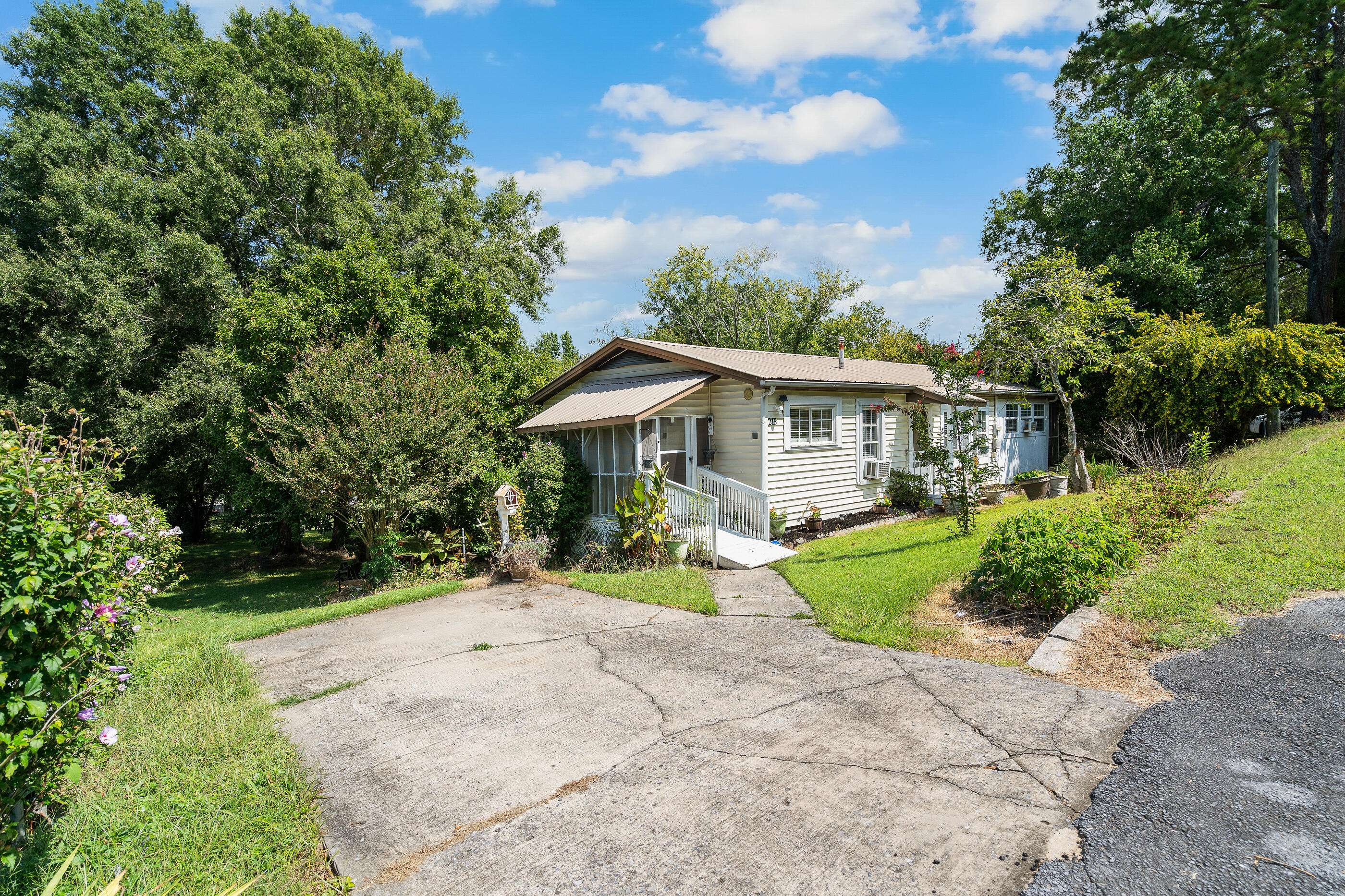 Calhoun, GA 30701,215 Wilson ST