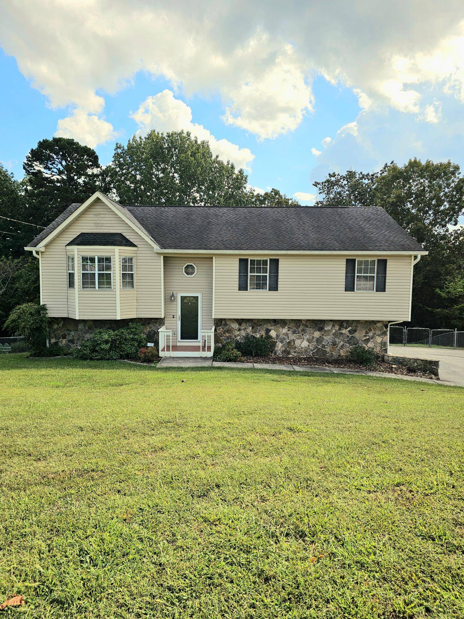 Ringgold, GA 30736,325 Glenda LN