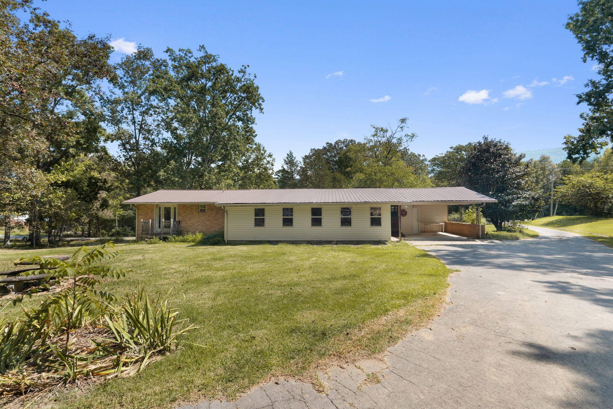 Benton, TN 37307,517 Oak Grove RD