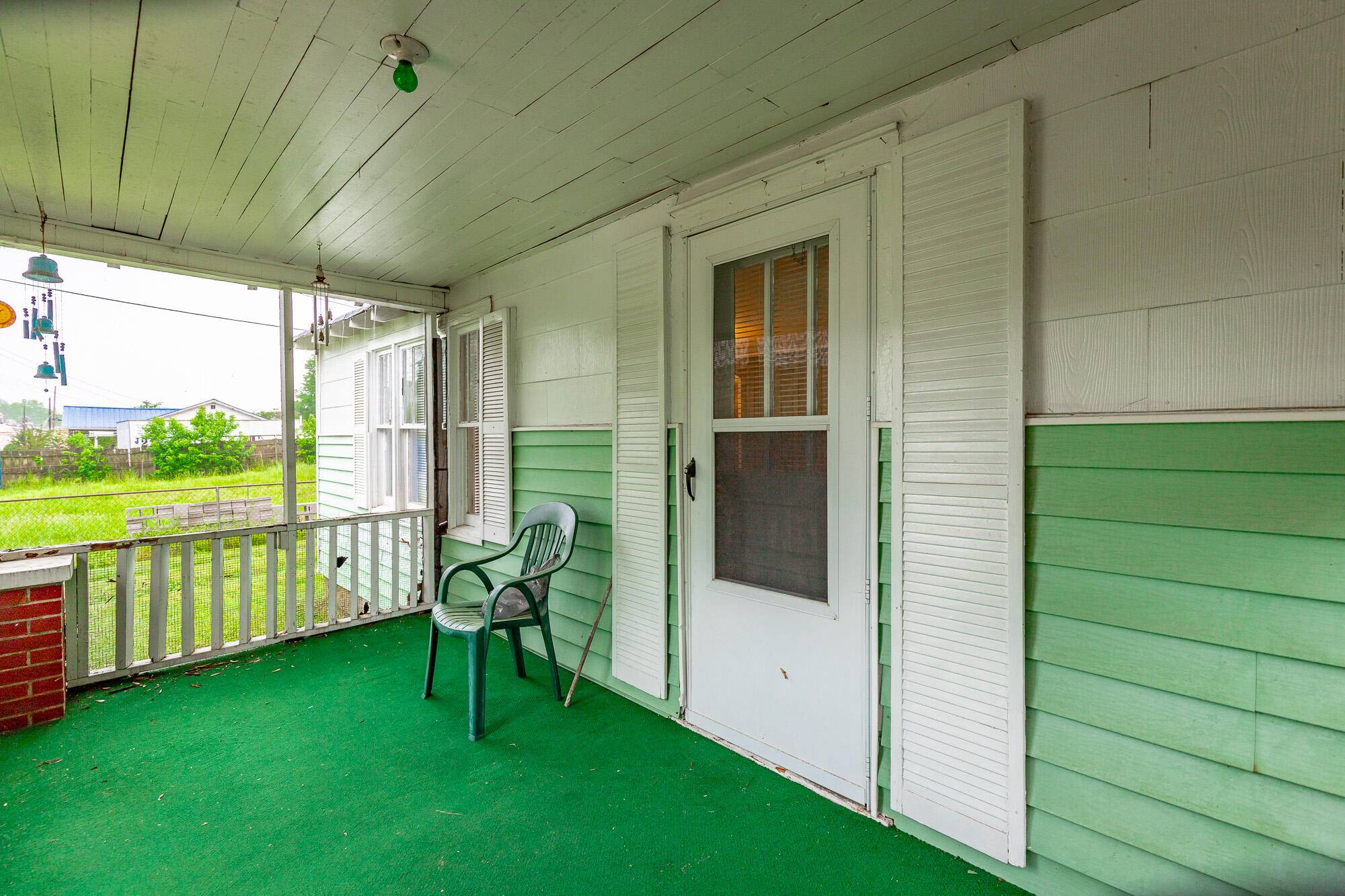 Soddy Daisy, TN 37379,9839 Walnut ST