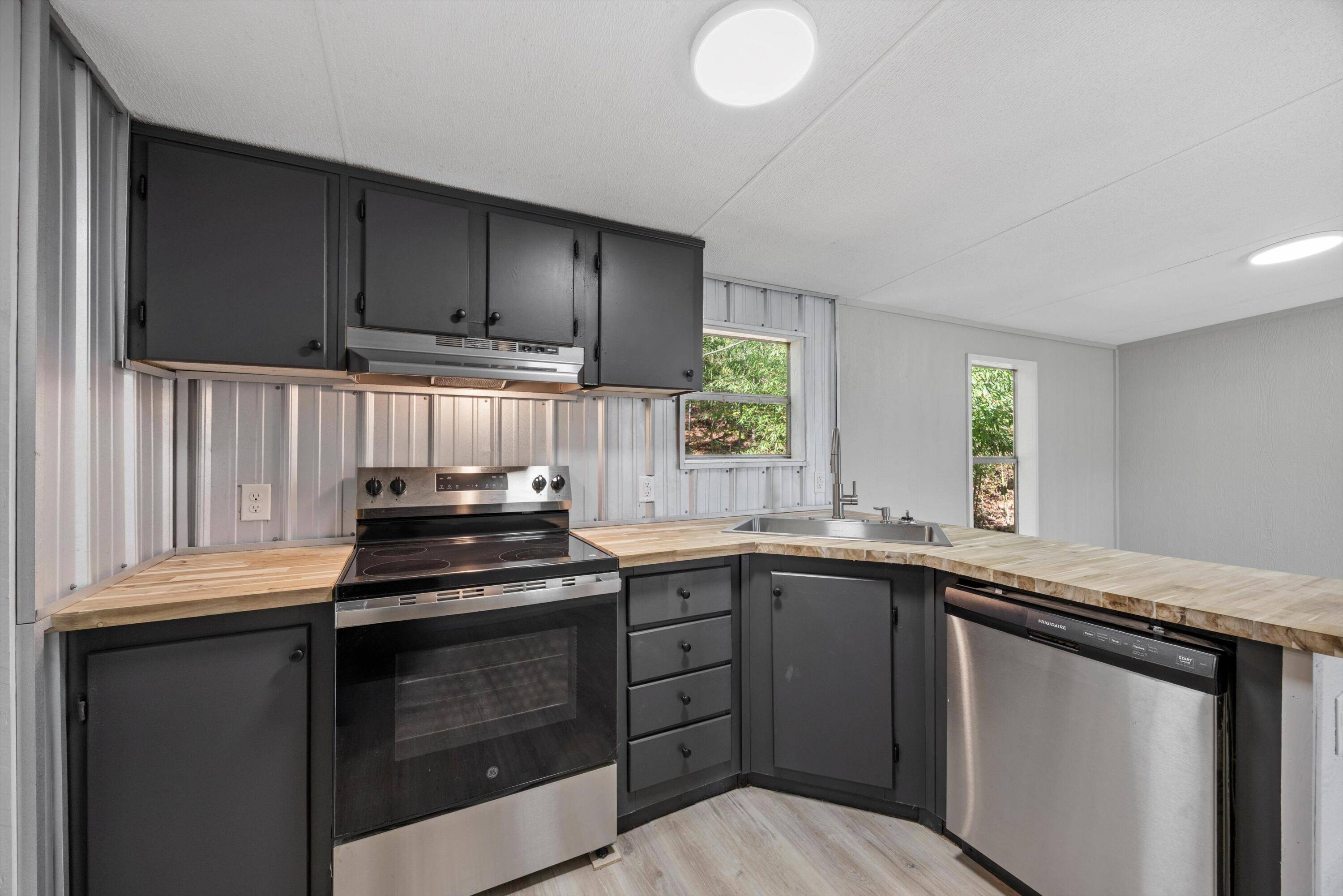 Chatsworth, GA 30705,483 Cobb RD