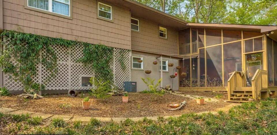 Hixson, TN 37343,920 Carrie LN