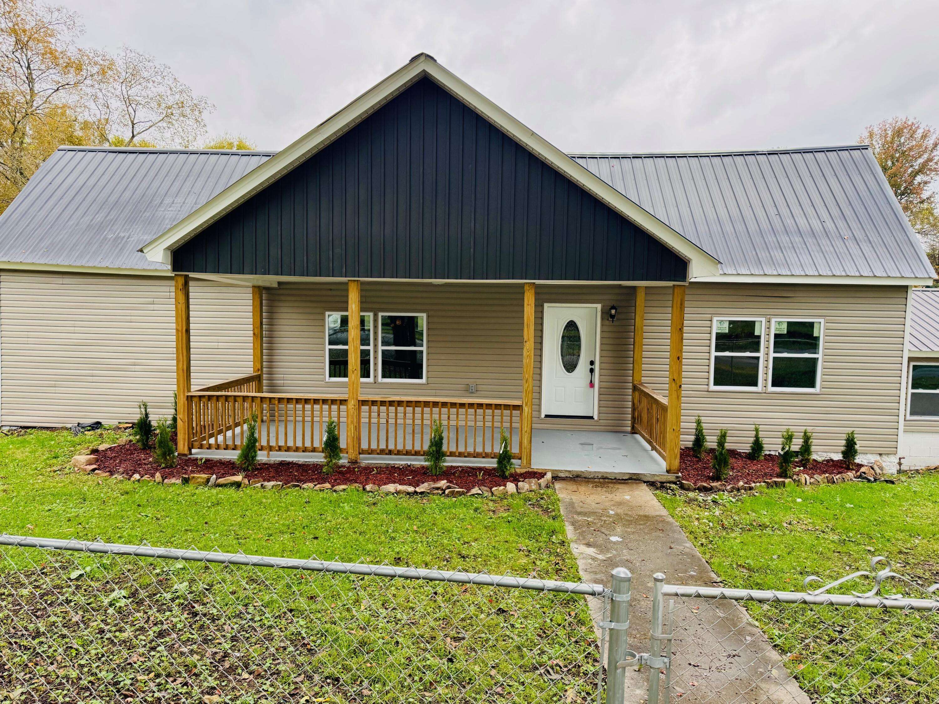 Whitwell, TN 37397,158 Spring AVE