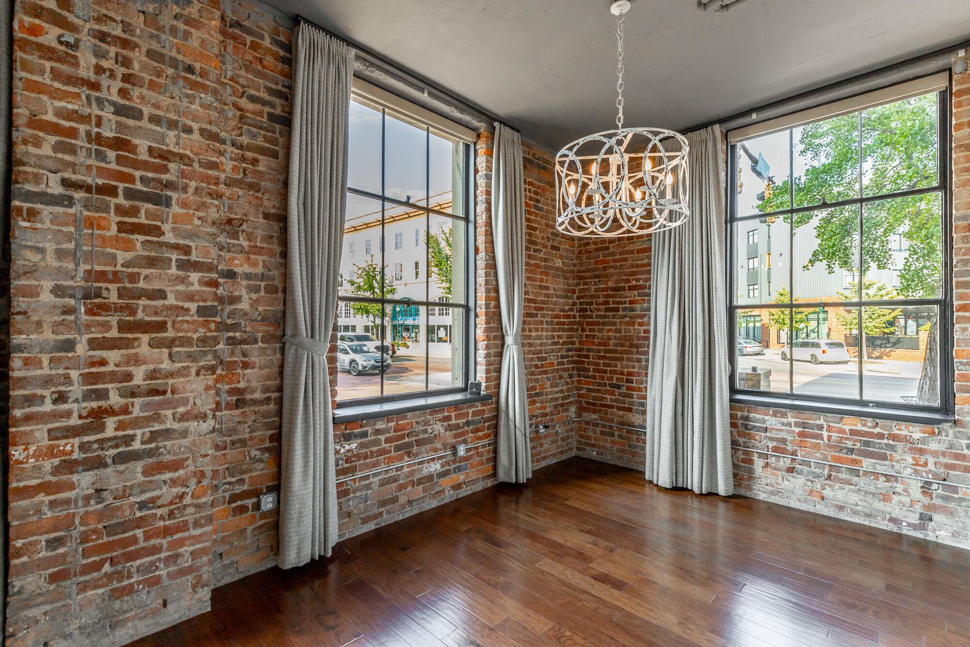 Chattanooga, TN 37402,1301 Market ST