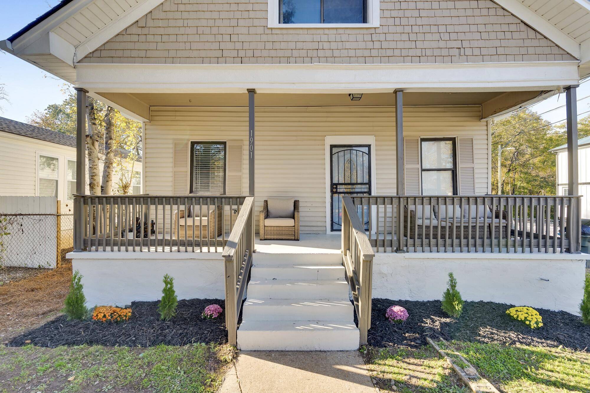 Chattanooga, TN 37404,1901 Orchard Knob AVE