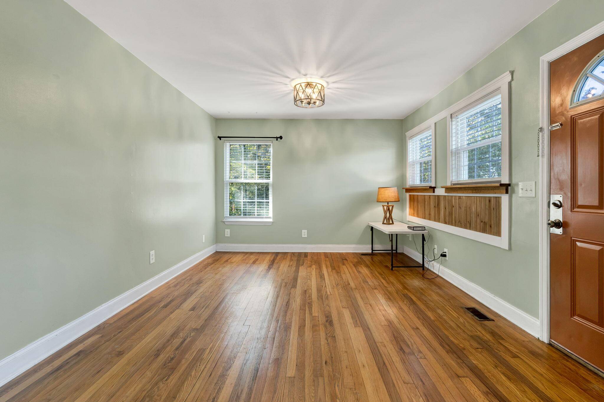 Chattanooga, TN 37421,1462 Morris Hill RD