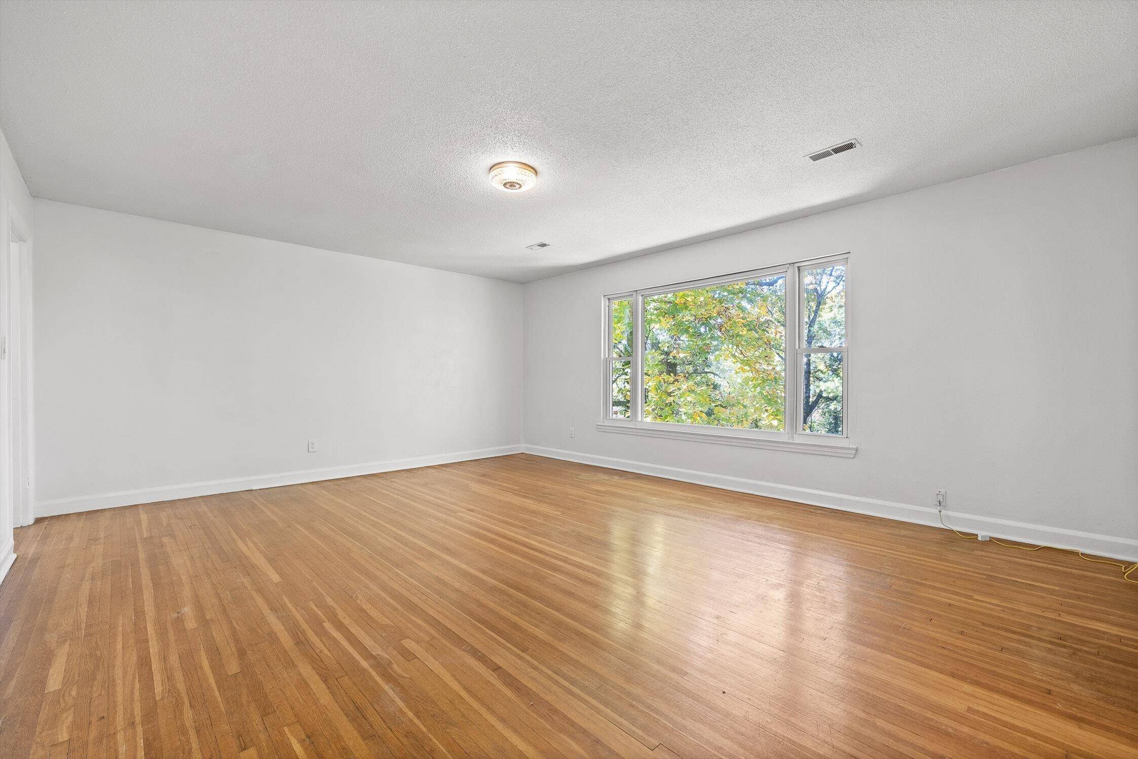 Chattanooga, TN 37404,561 Shadowlawn DR