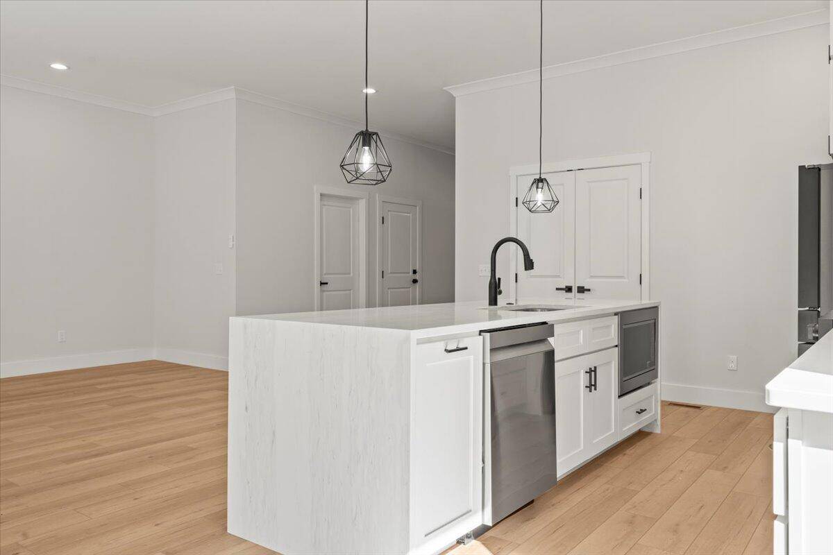 Apison, TN 37302,10545 Brainerd RD