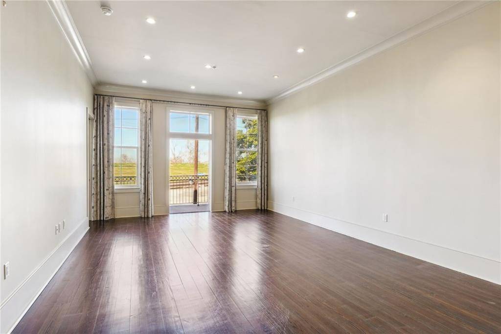 New Orleans, LA 70118,111 Audubon Street #201