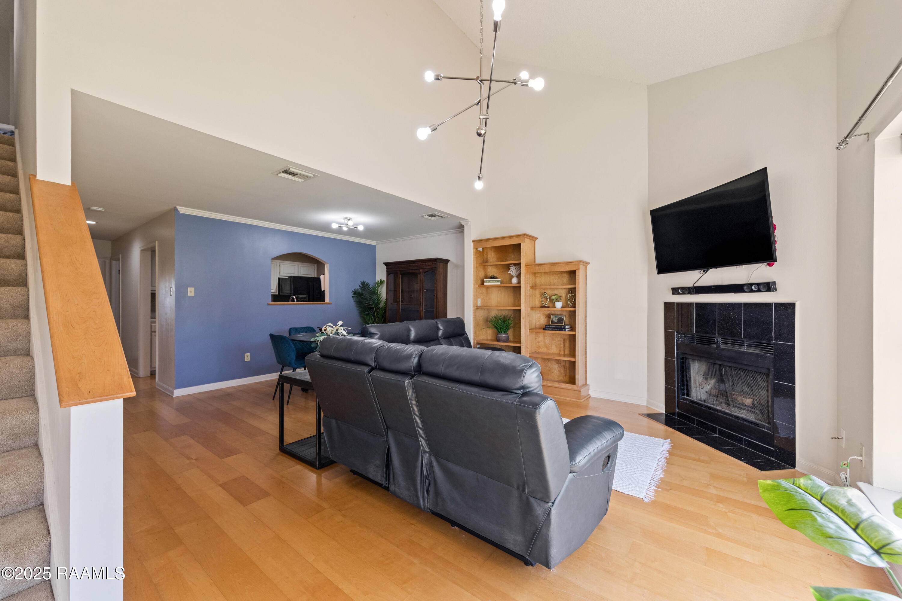 Youngsville, LA 70592,901 Carriage Light LOOP