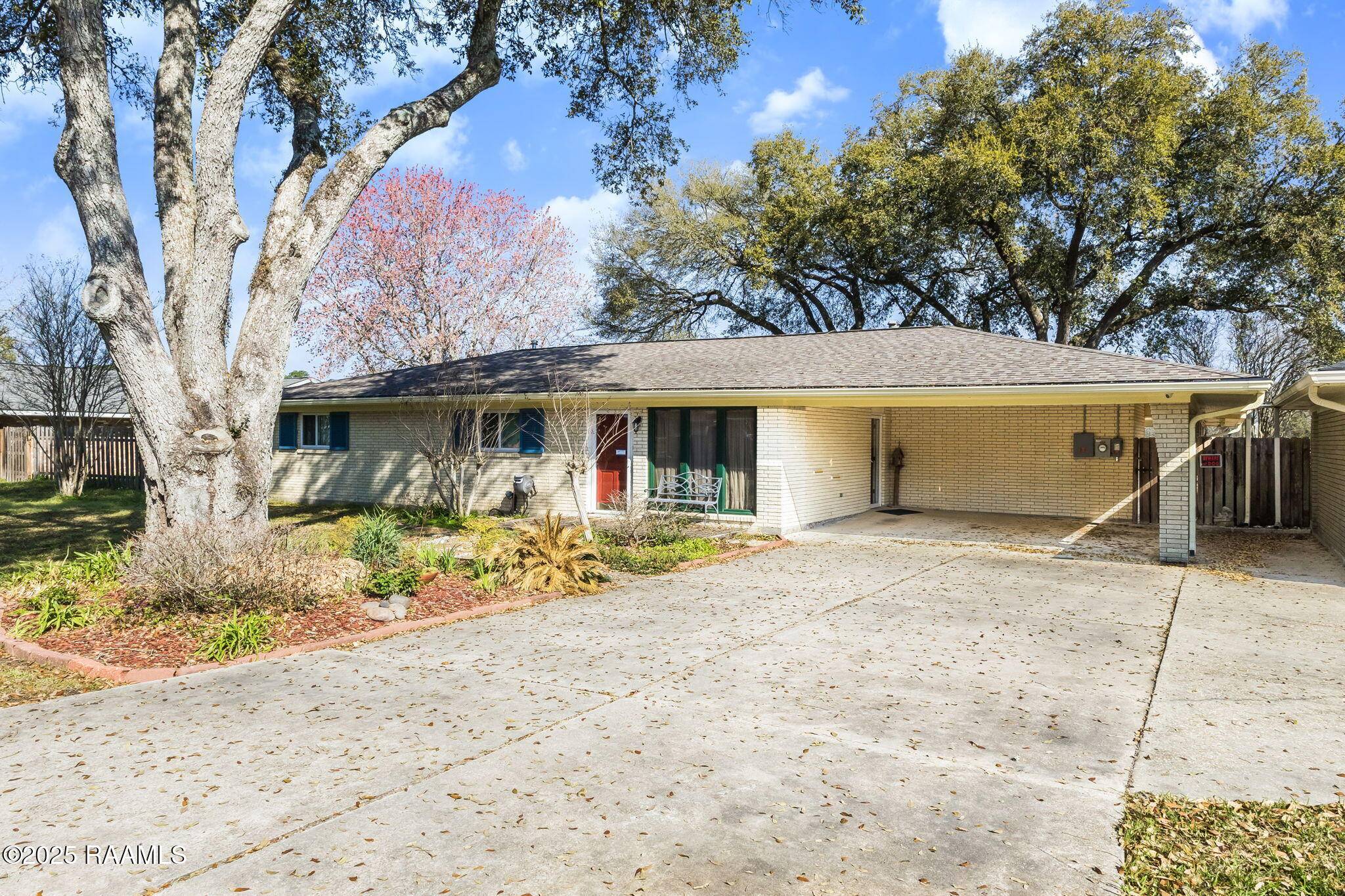 Rayne, LA 70578,805 E F ST