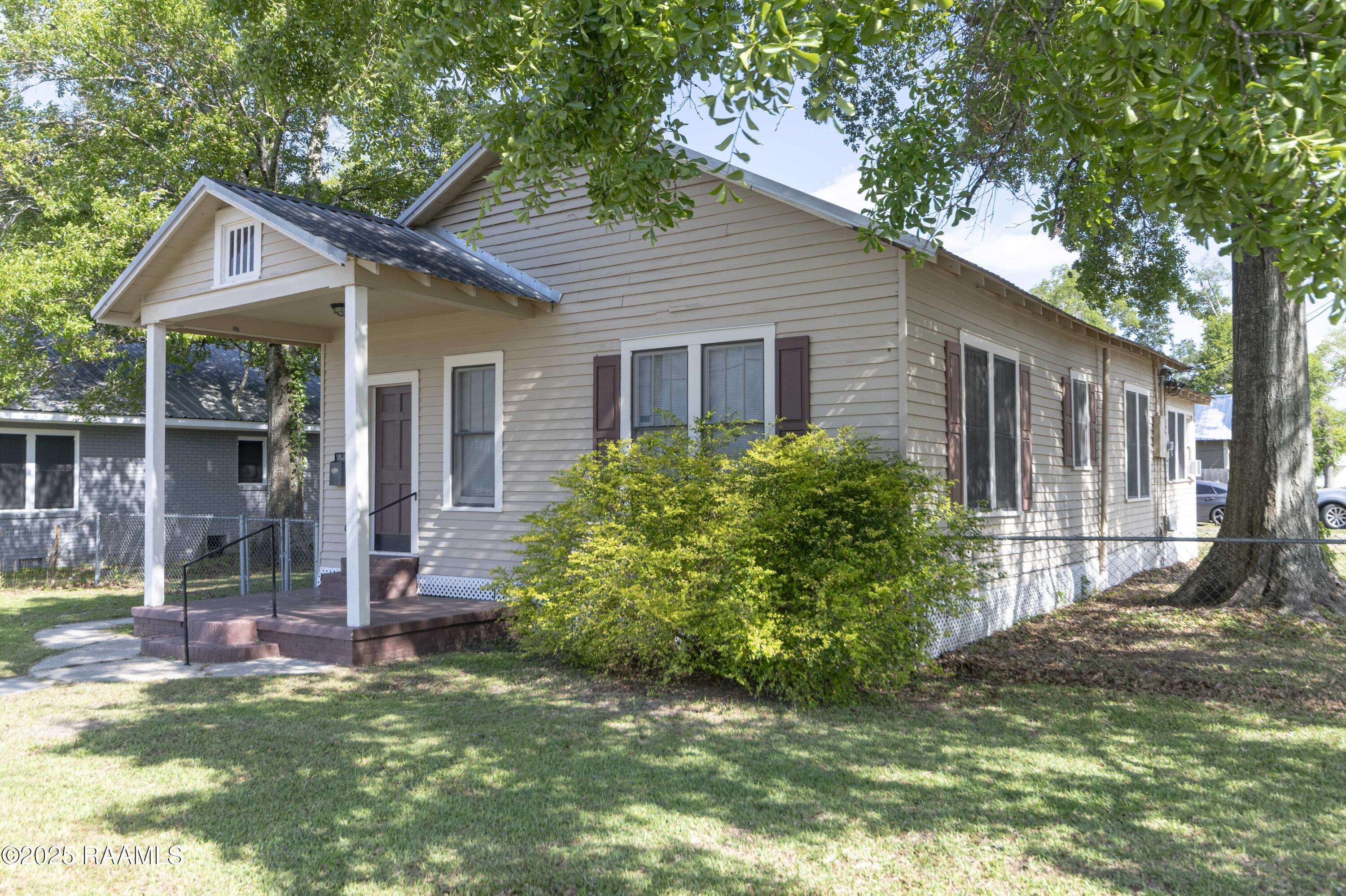 St. Martinville, LA 70582,631 E Bridge ST