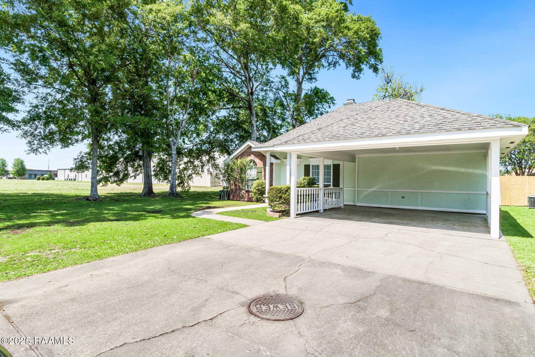 Broussard, LA 70518,206 Delcy DR