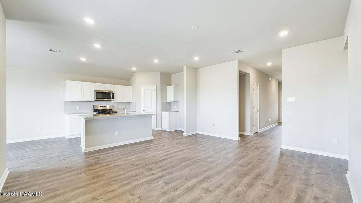 Broussard, LA 70518,123 Lake Ridge DR