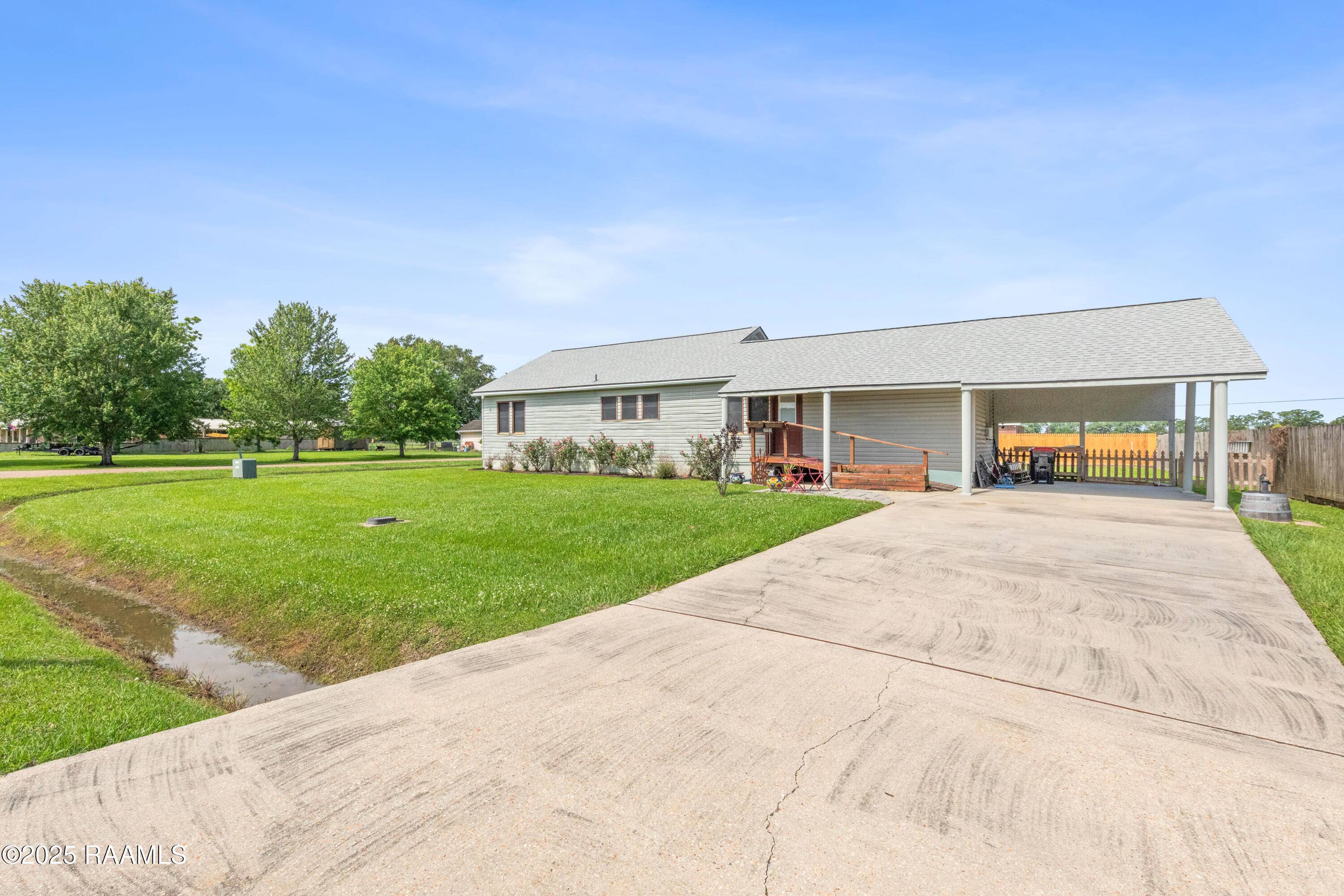 Lafayette, LA 70506,202 Sapphire DR