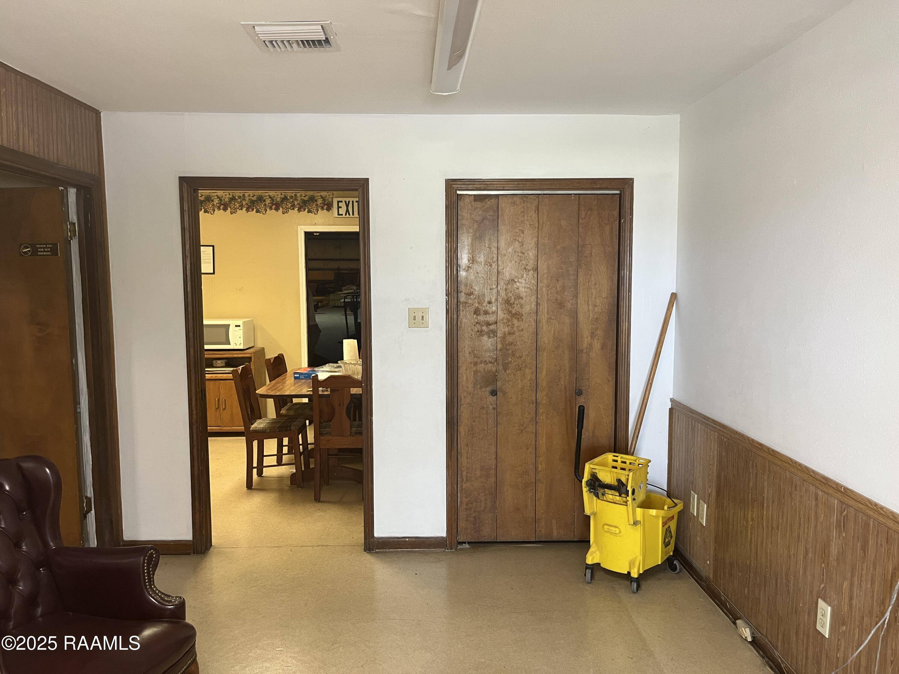 Broussard, LA 70518,221 Burgess DR
