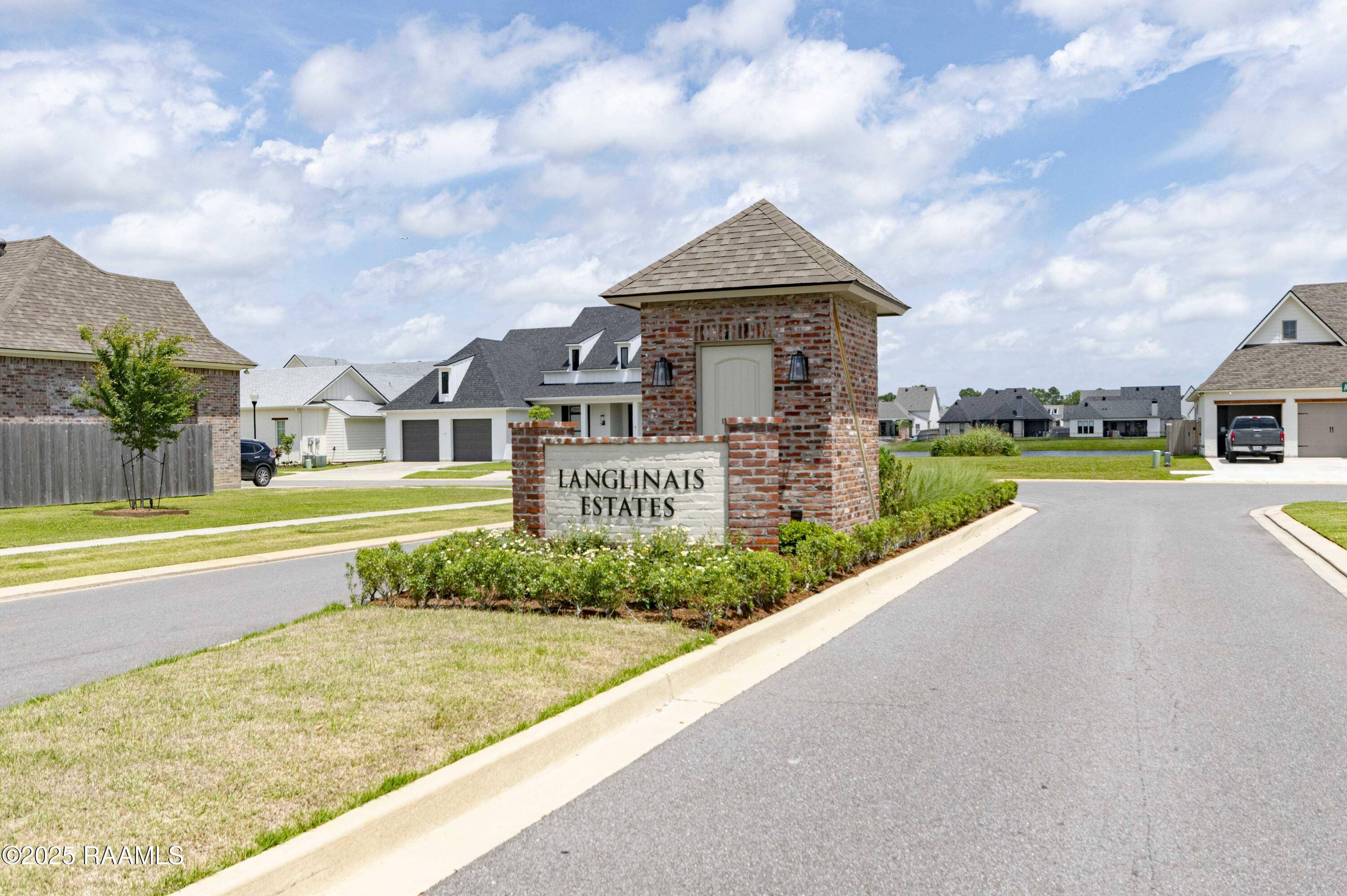 Broussard, LA 70518,415 Abercrombie WAY