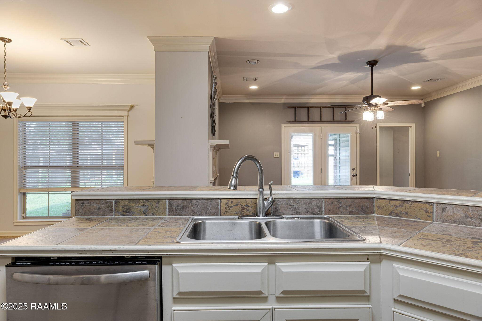 Broussard, LA 70518,404 Deer Meadow BLVD