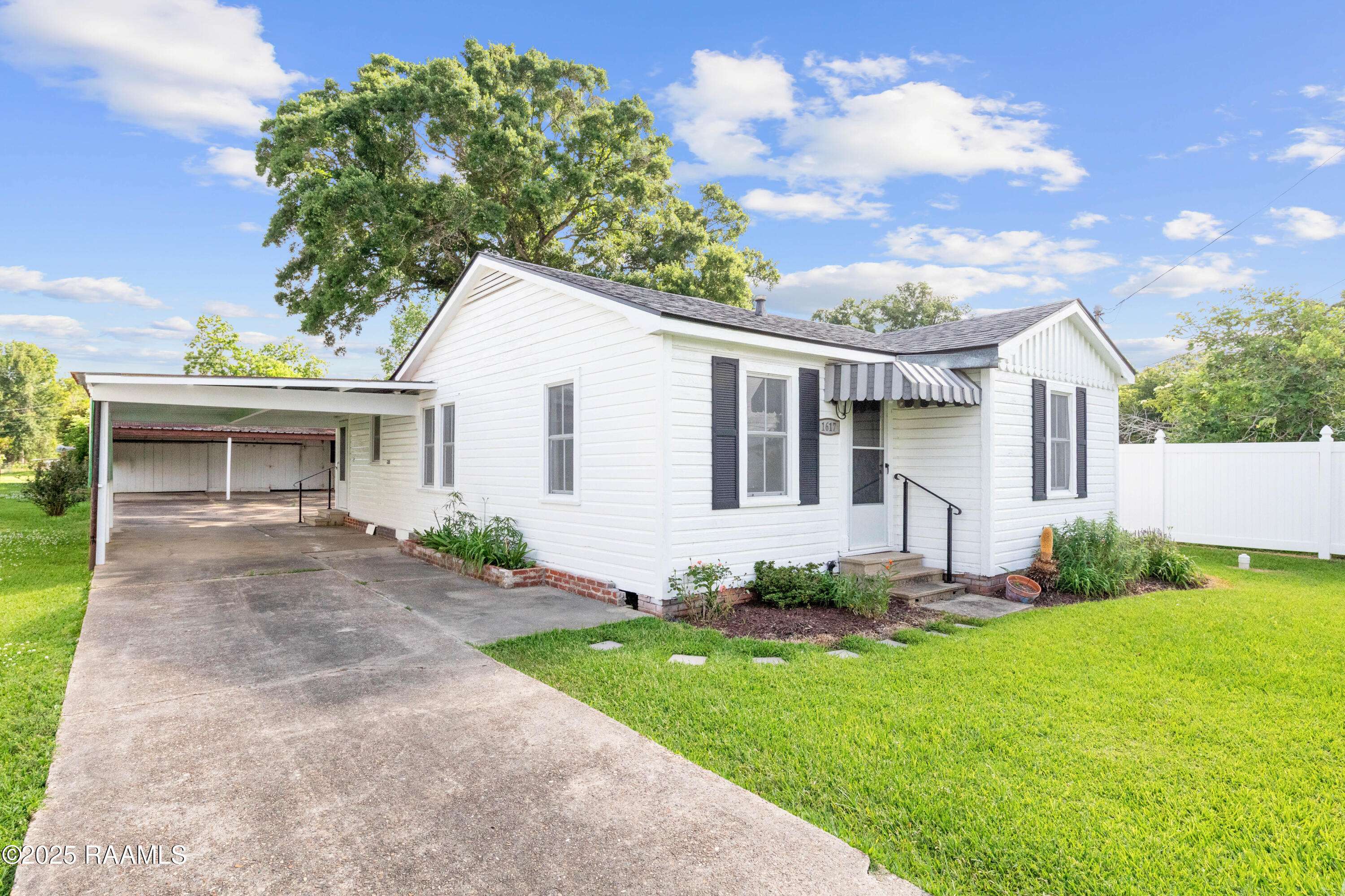 Abbeville, LA 70510,1617 Oscar ST