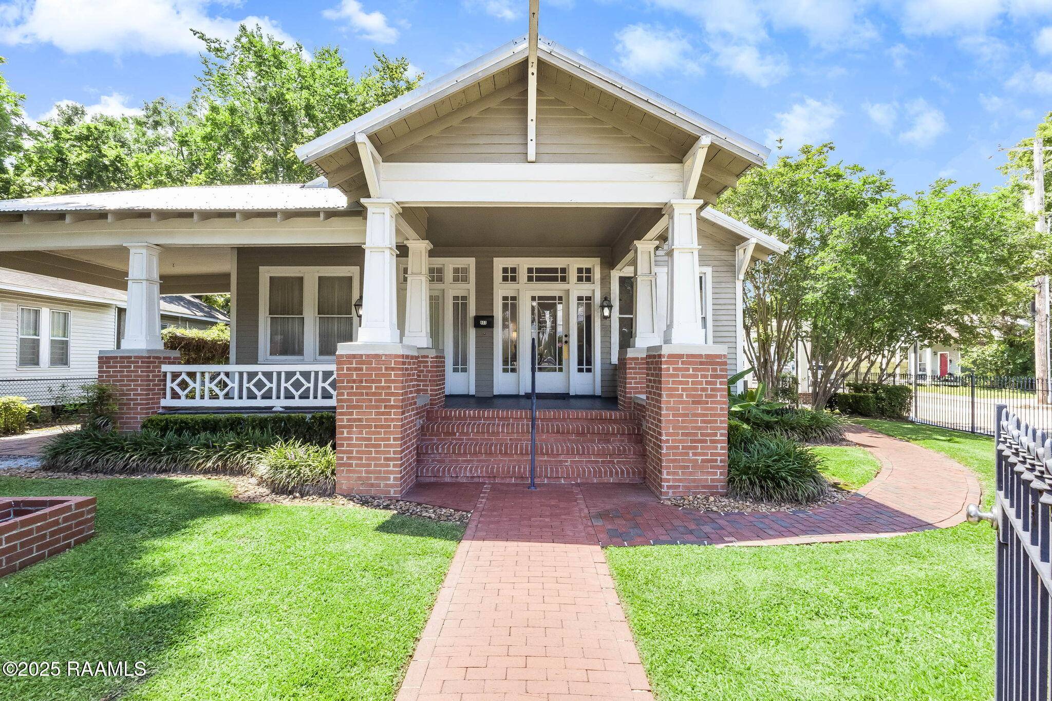Lafayette, LA 70501,802 Johnston ST