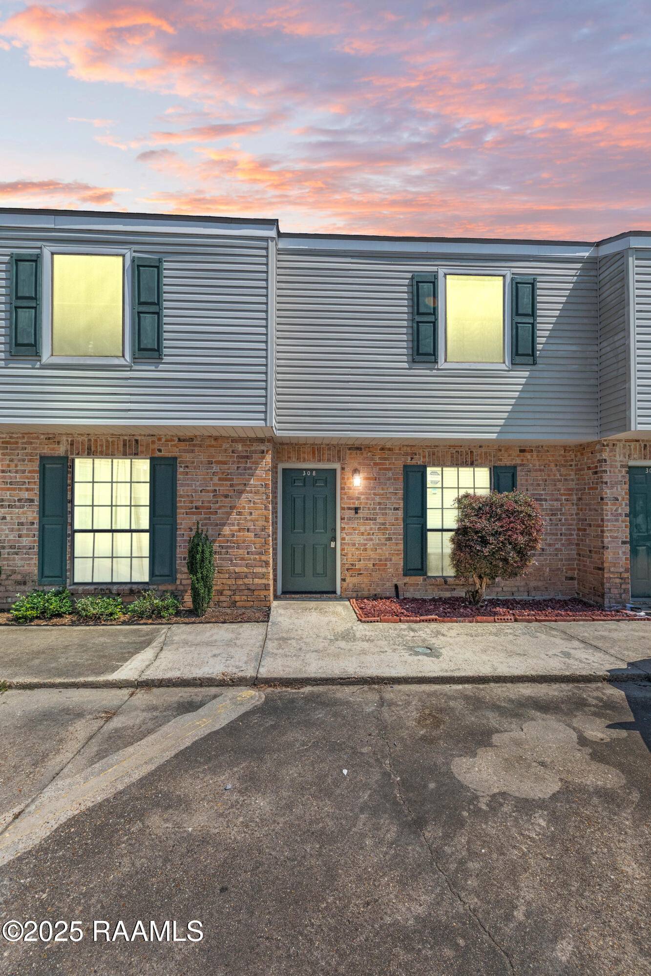 Lafayette, LA 70506,100 Winchester DR #308