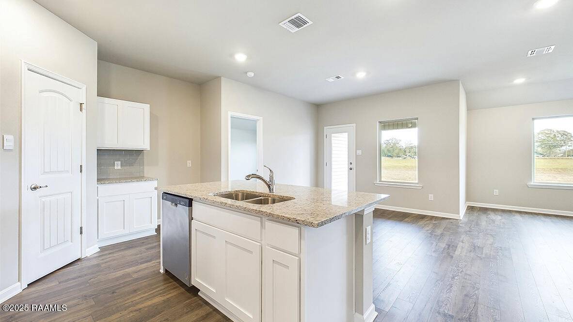 Broussard, LA 70518,111 Harvest Falls DR