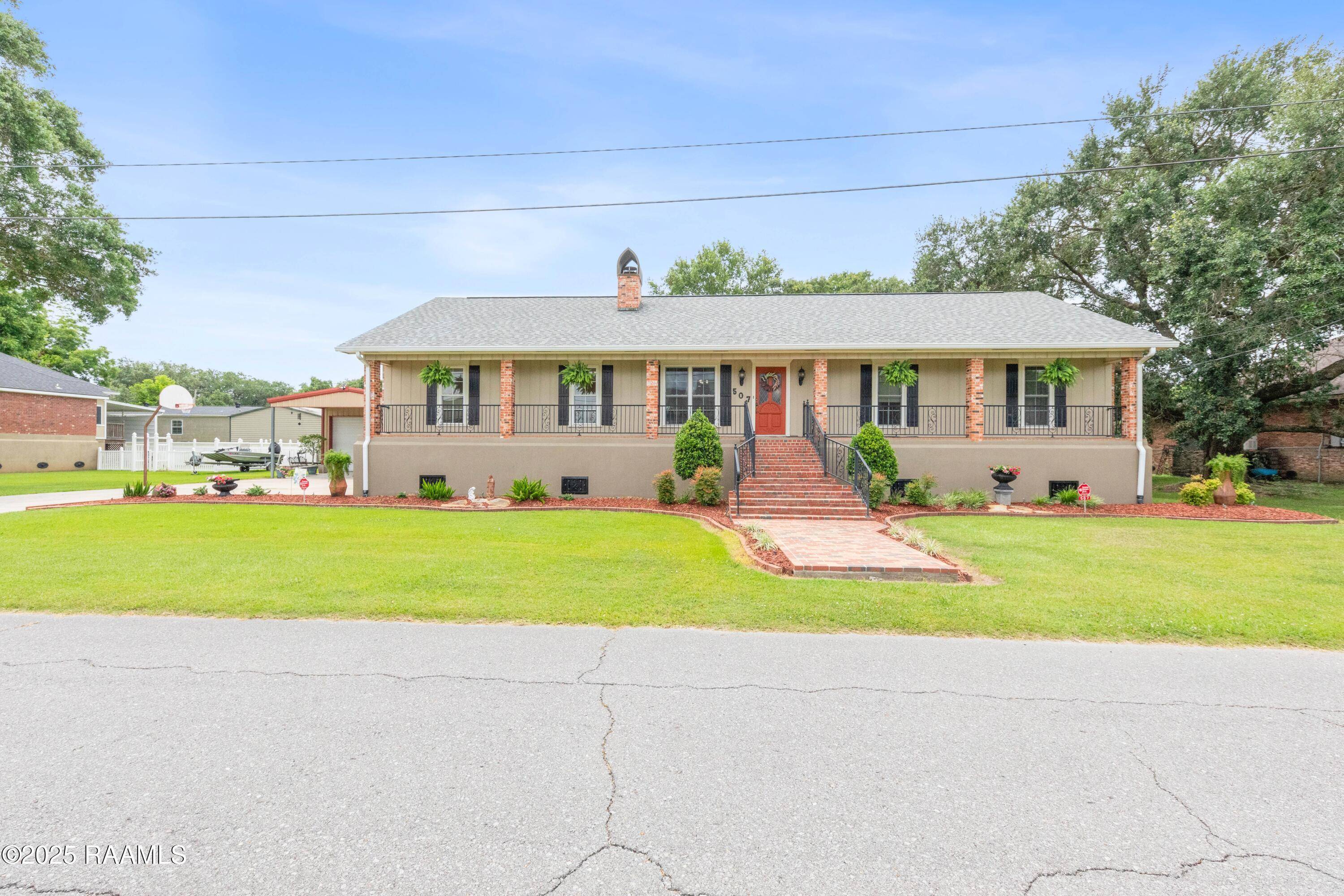 Delcambre, LA 70528,507 W Laodis ST