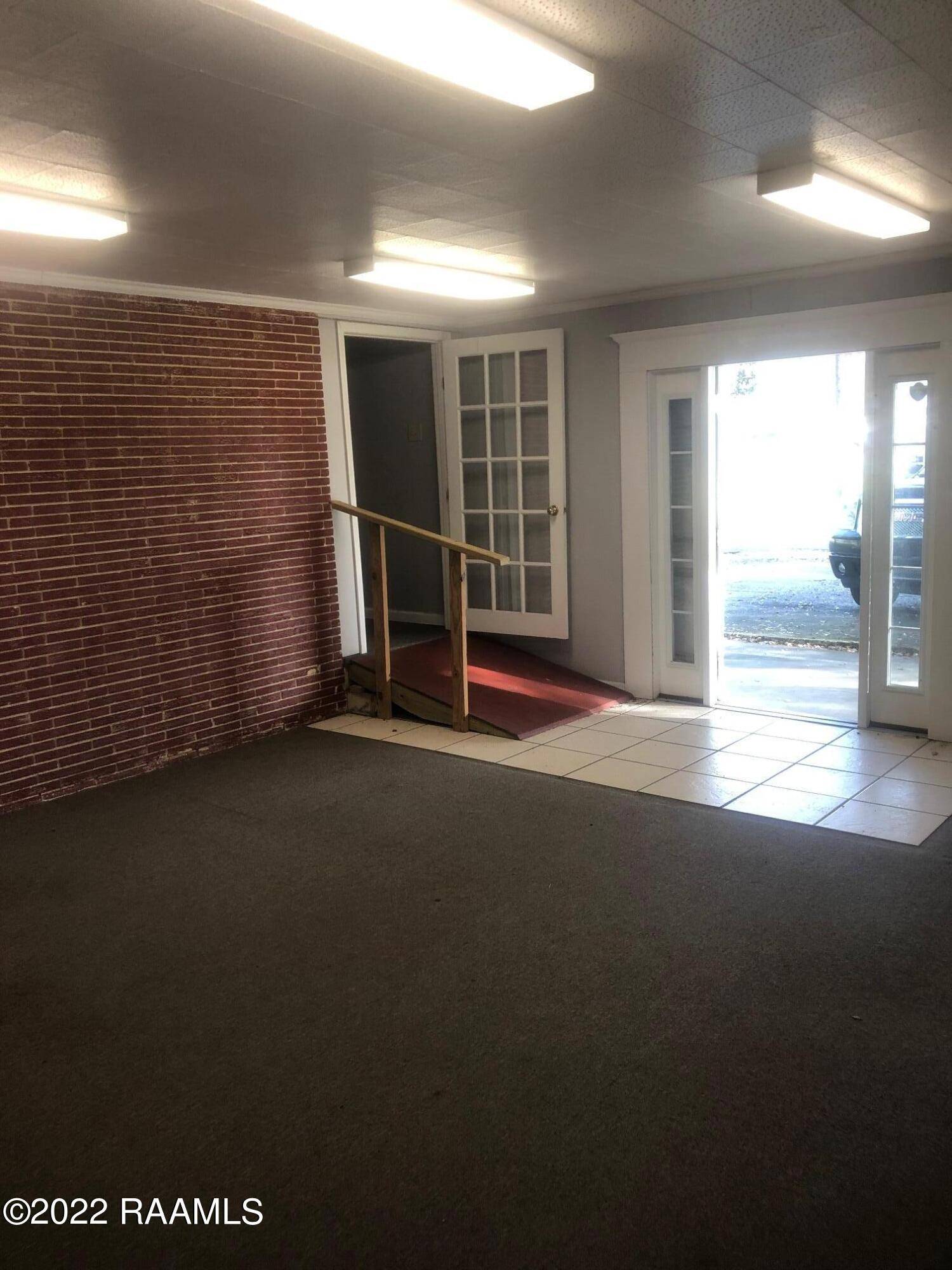Lafayette, LA 70501,1110 N University AVE