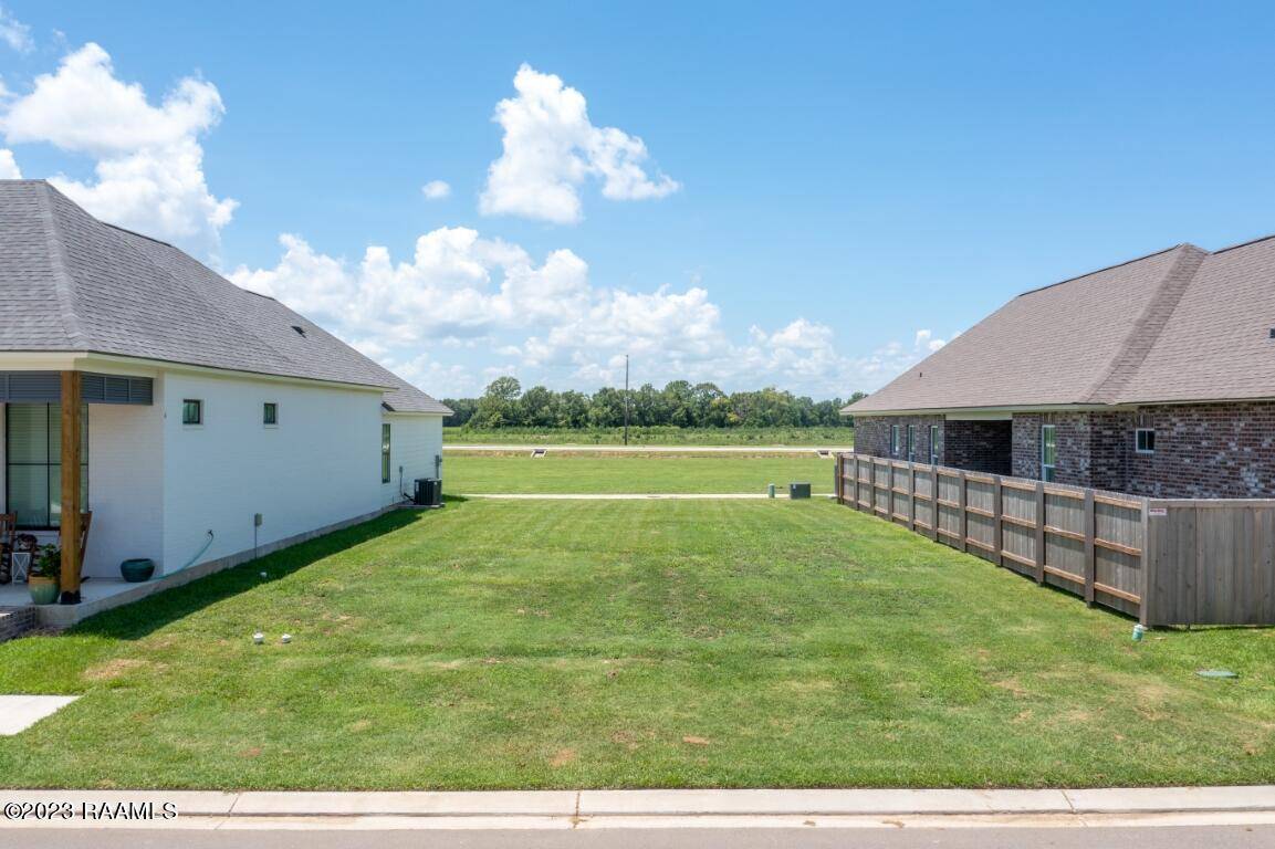 Scott, LA 70583,108 Oak Village DR