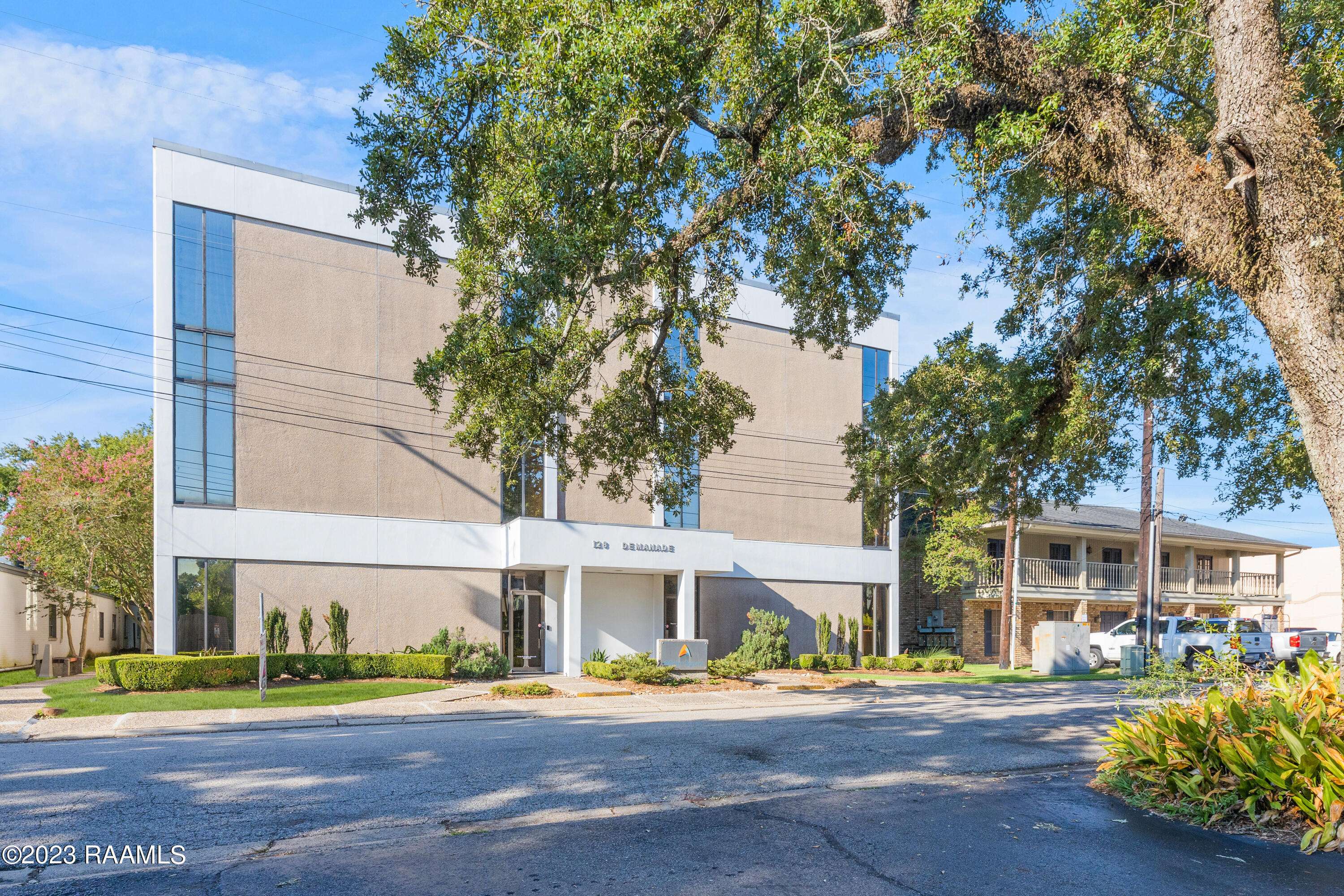 Lafayette, LA 70503,128 Demanade BLVD #200